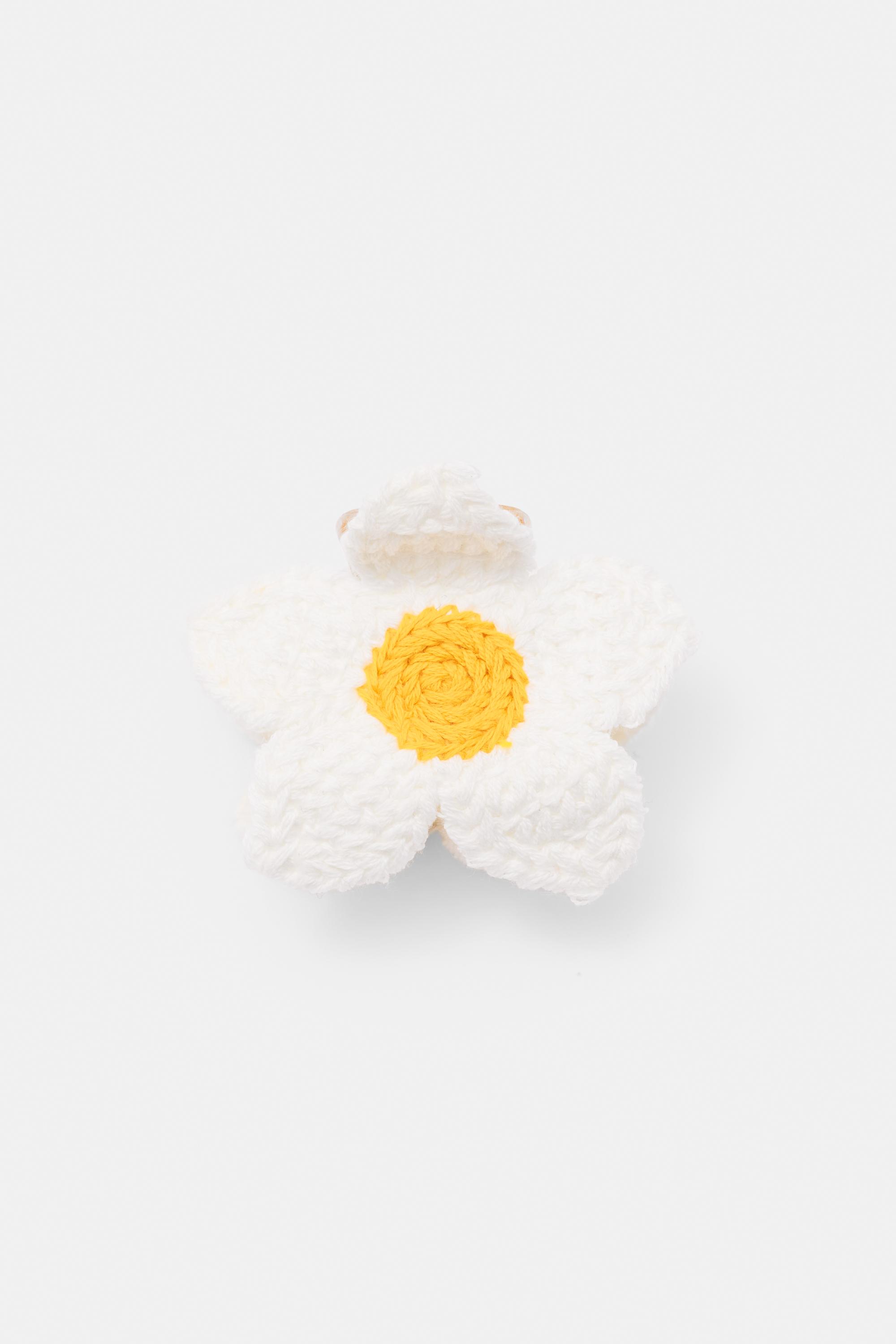 Crochet flower hair clip — White
