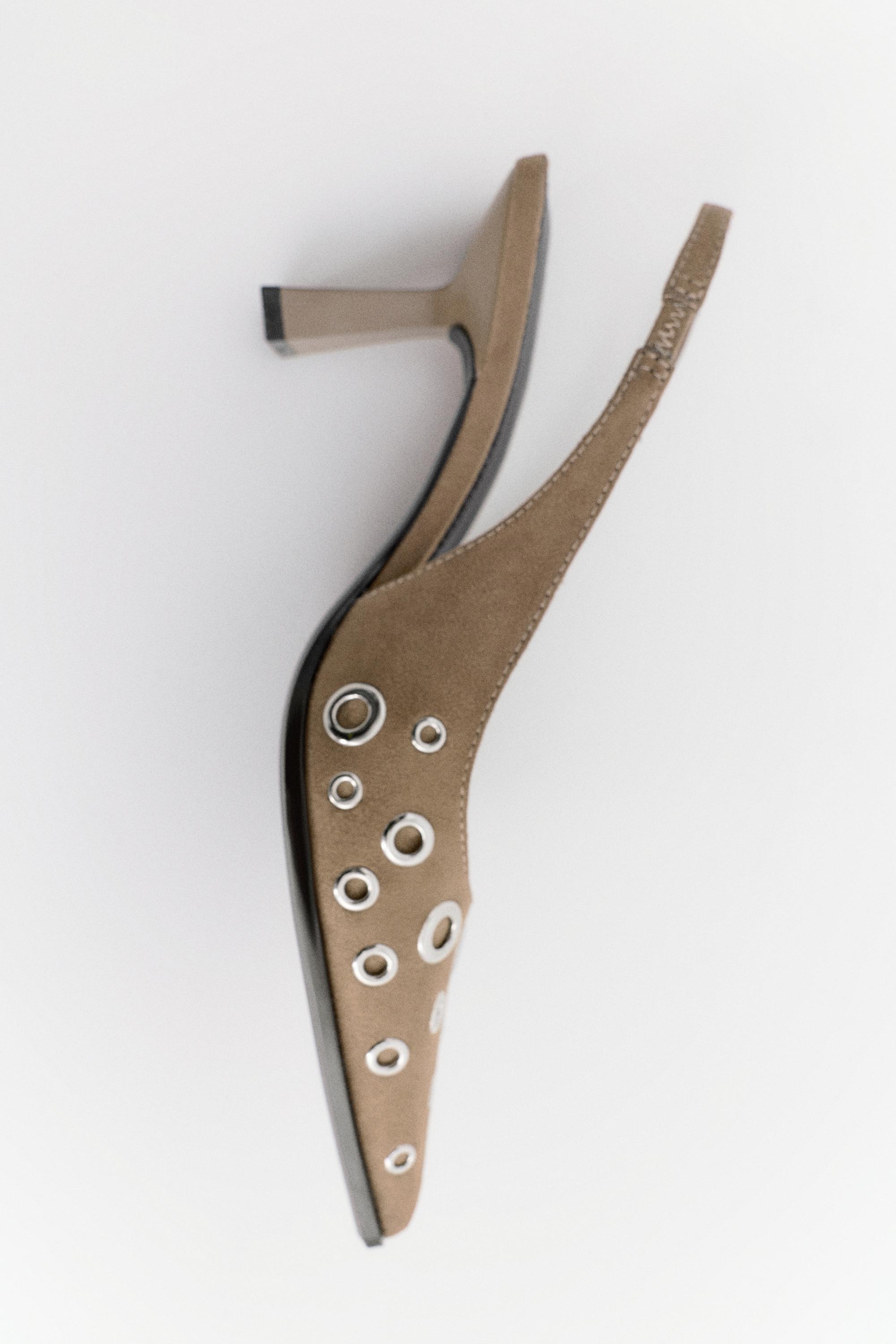 Studded high-heel shoes — Brown