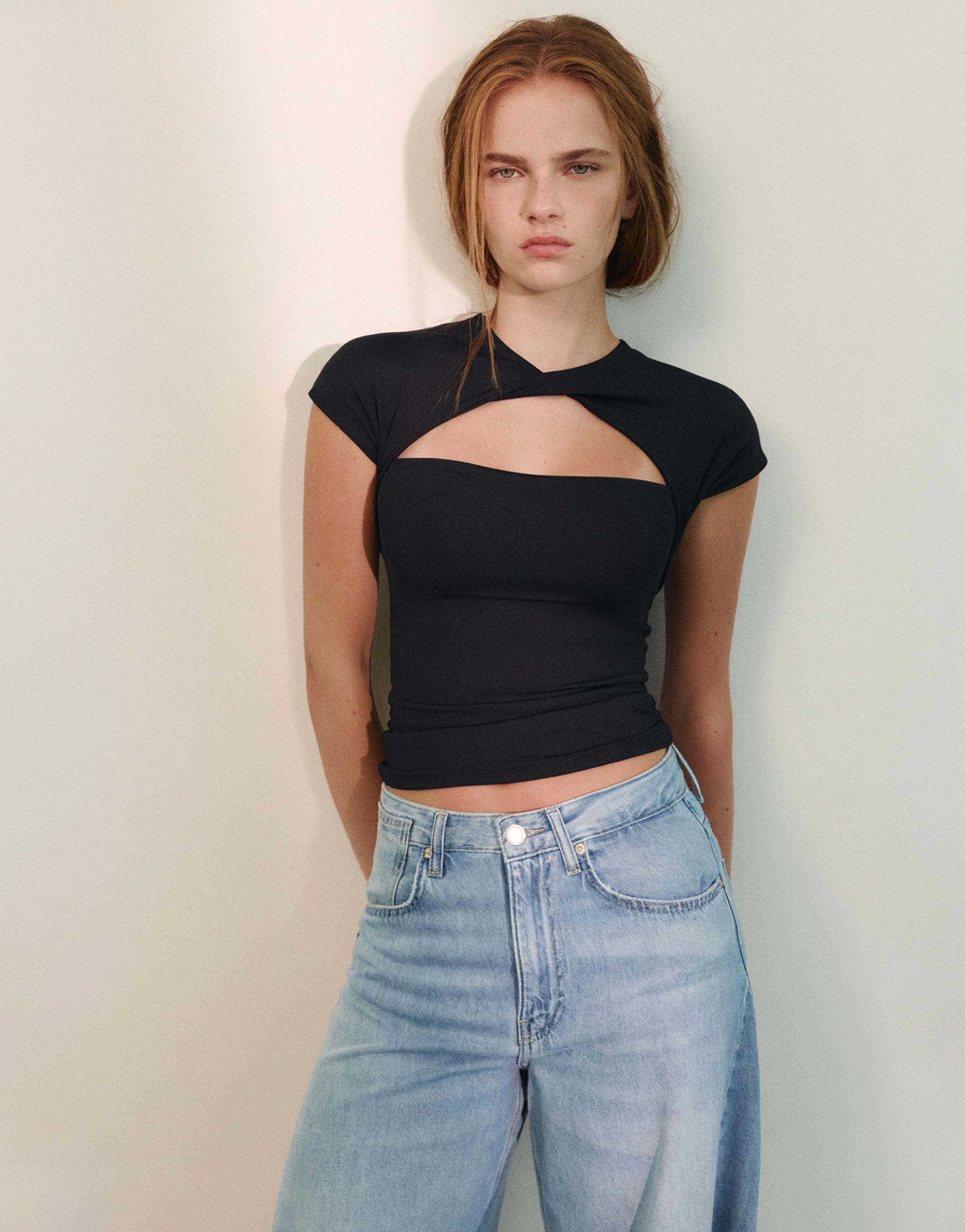 Cut-out T-shirt — Black