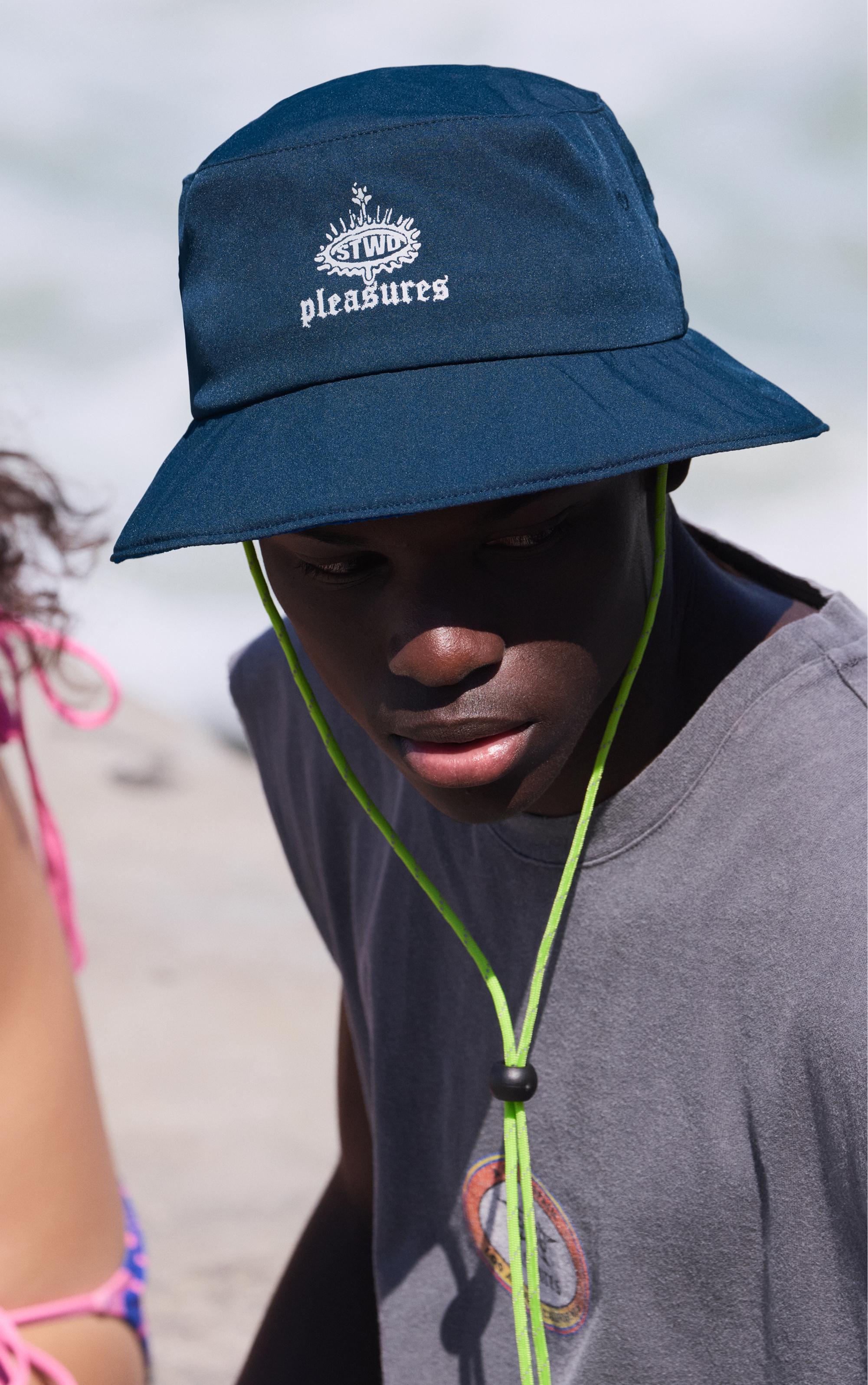 Cappello Bucket Pleasures X Stwd
