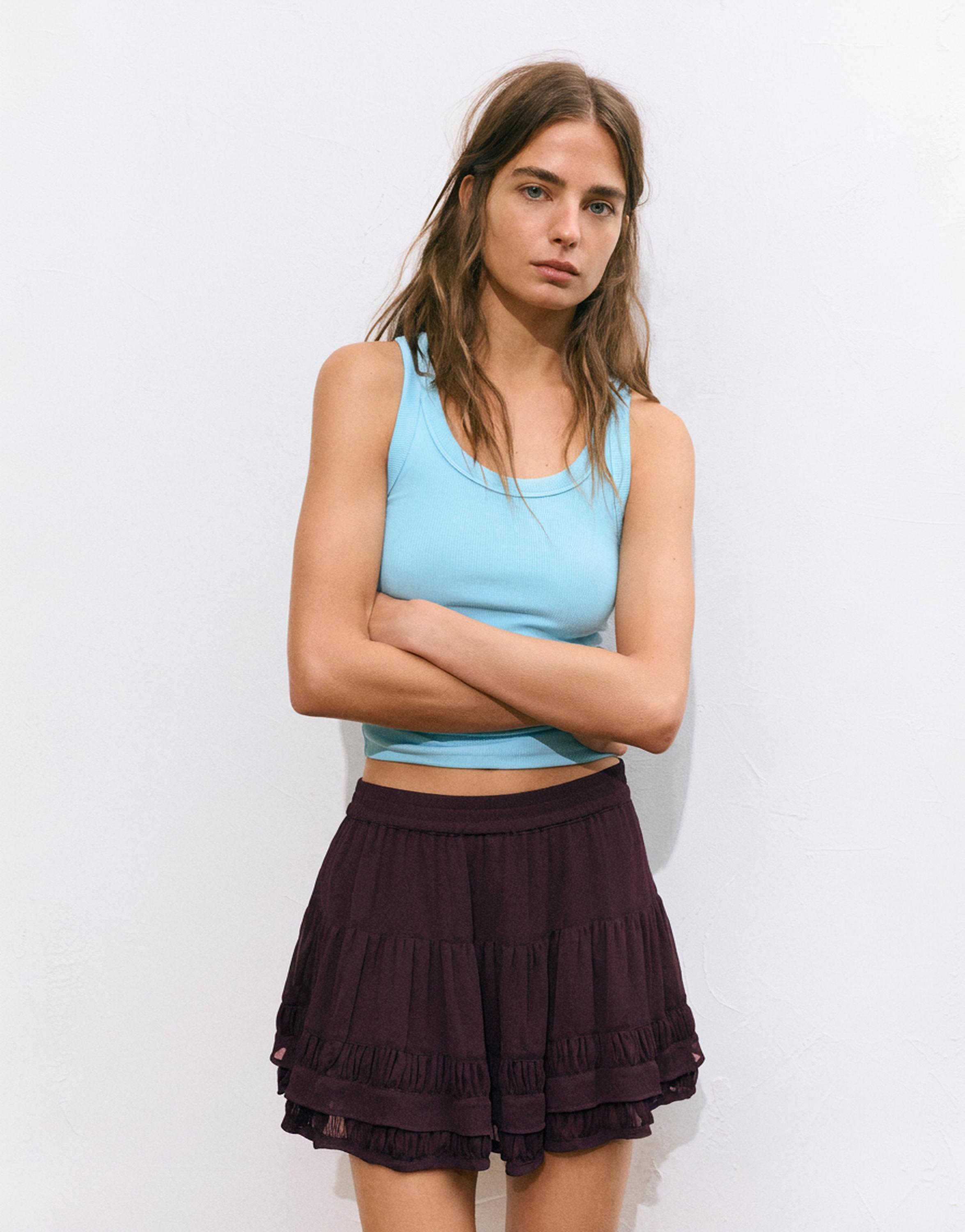 Ruffled mini skirt — Burgundy