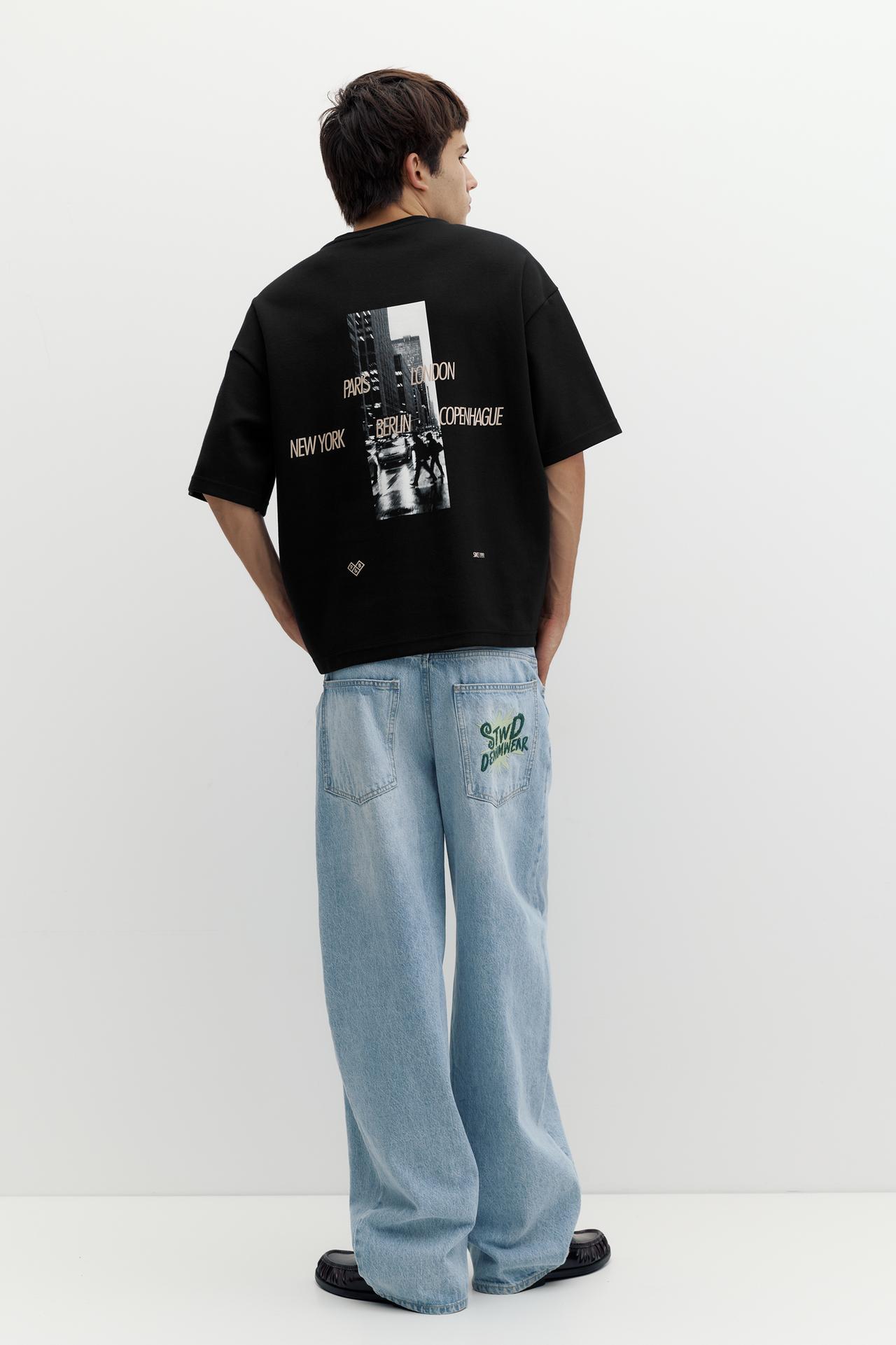Short sleeve sweatshirt with graphic — Black
