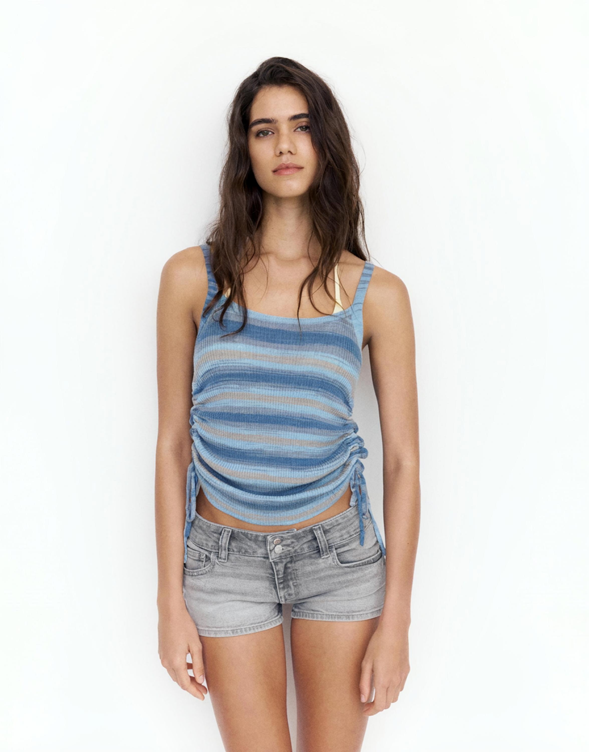 Double-button mini denim shorts — Grey