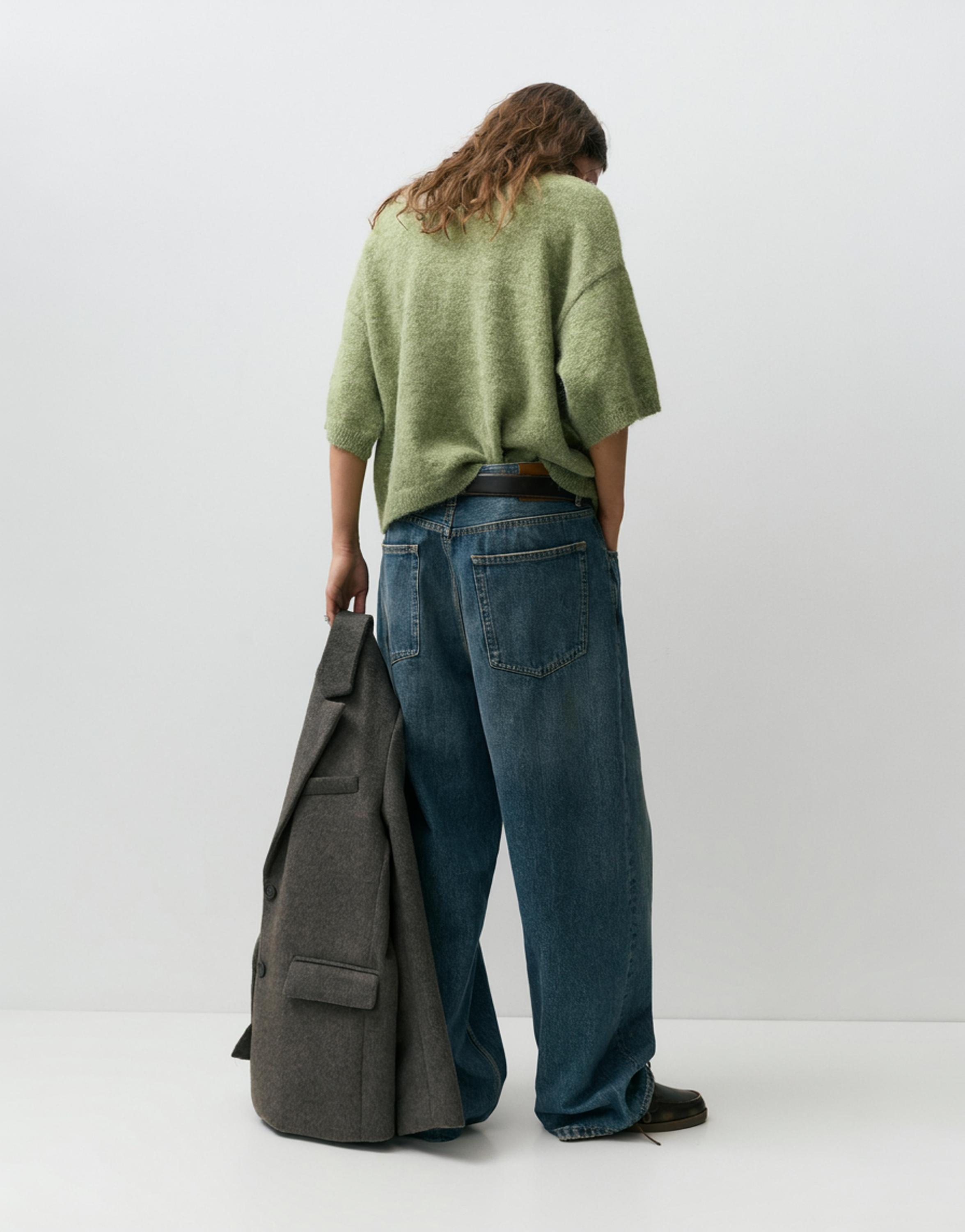 Kısa kollu salaş süveter - Görsel 11