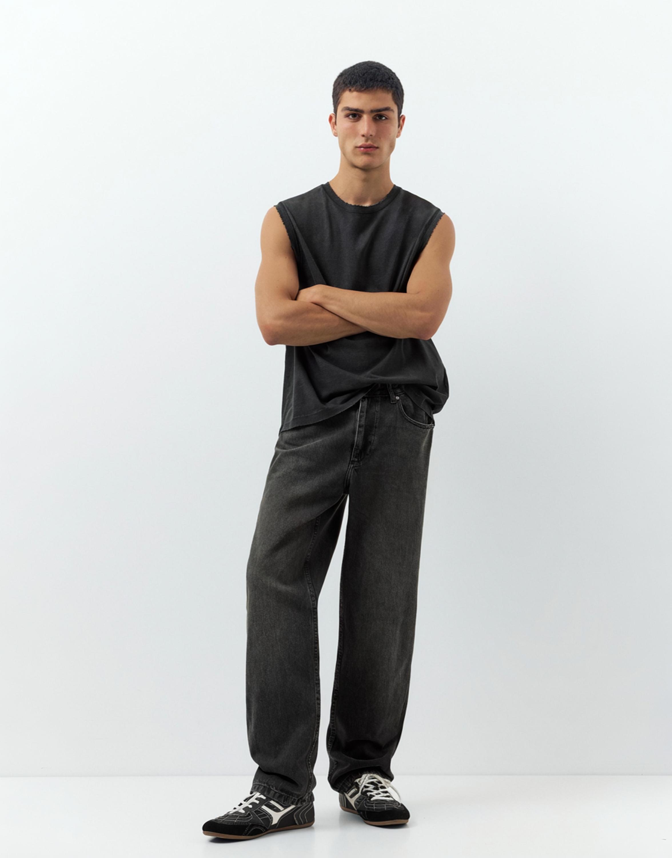 Straight-leg jeans — Black
