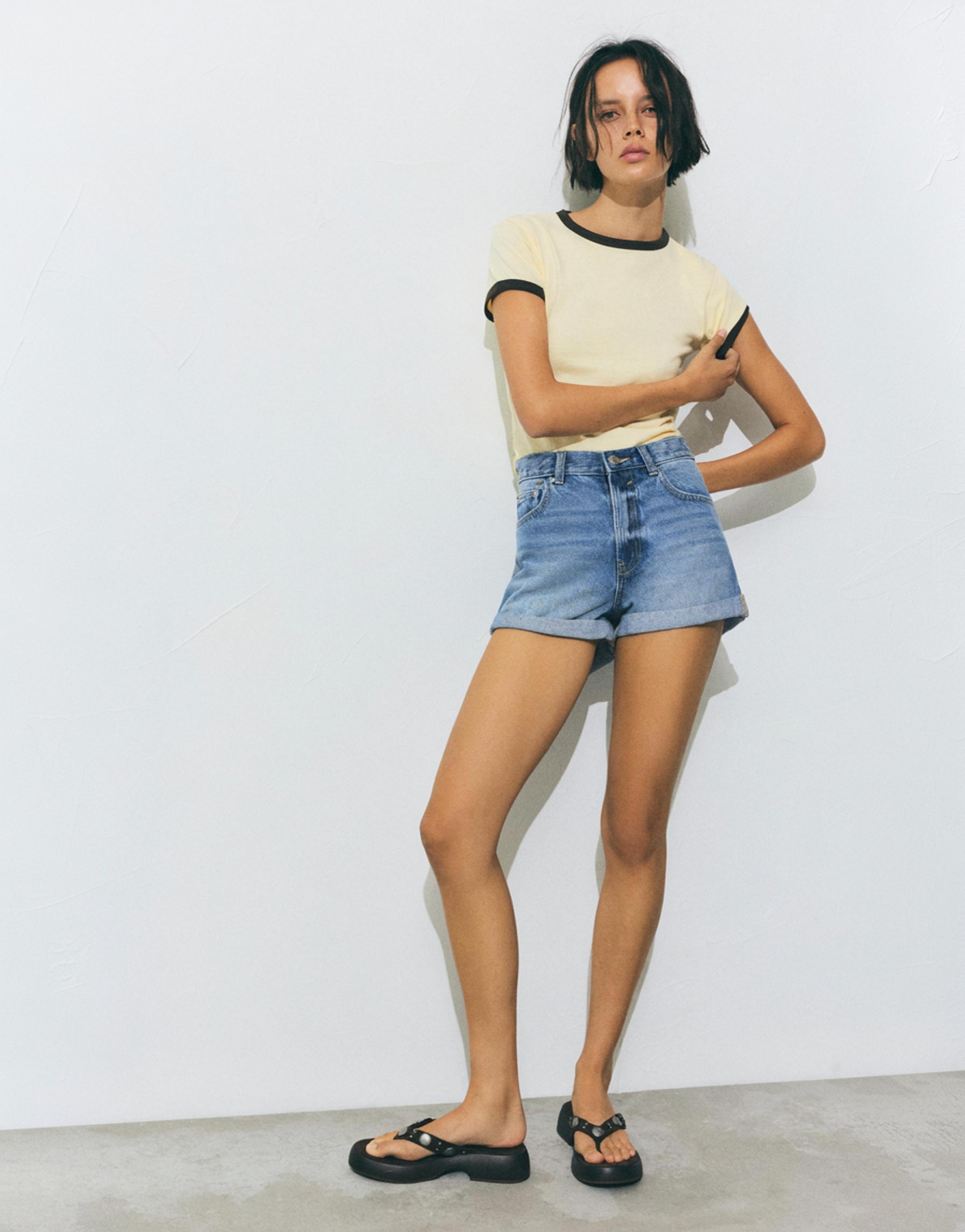 Denim mom fit shorts with turn-up hems — Medium blue