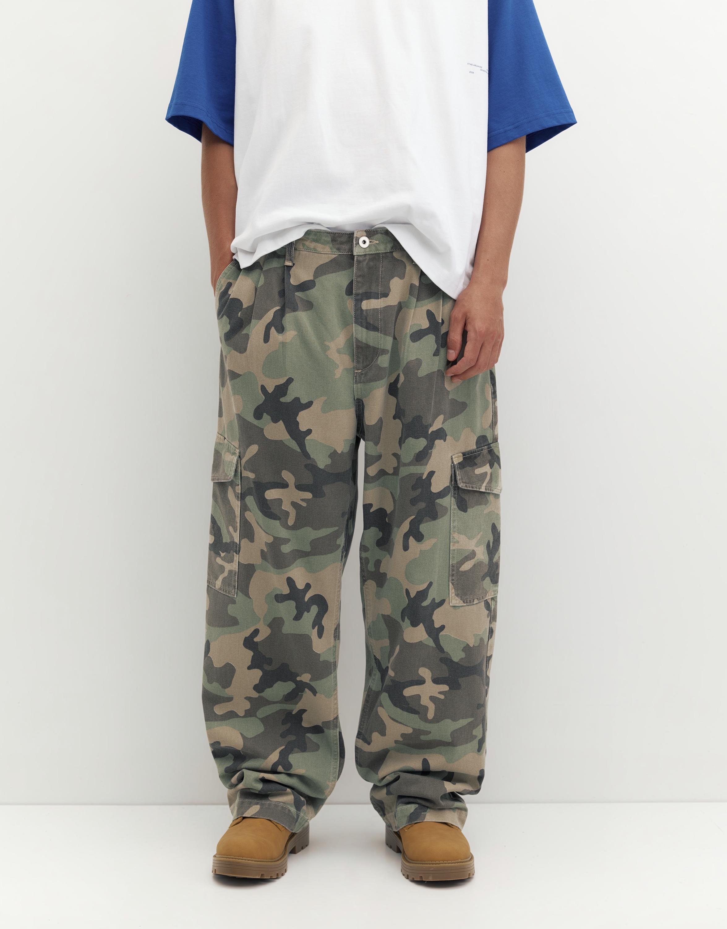 Printed cargo trousers — Khaki