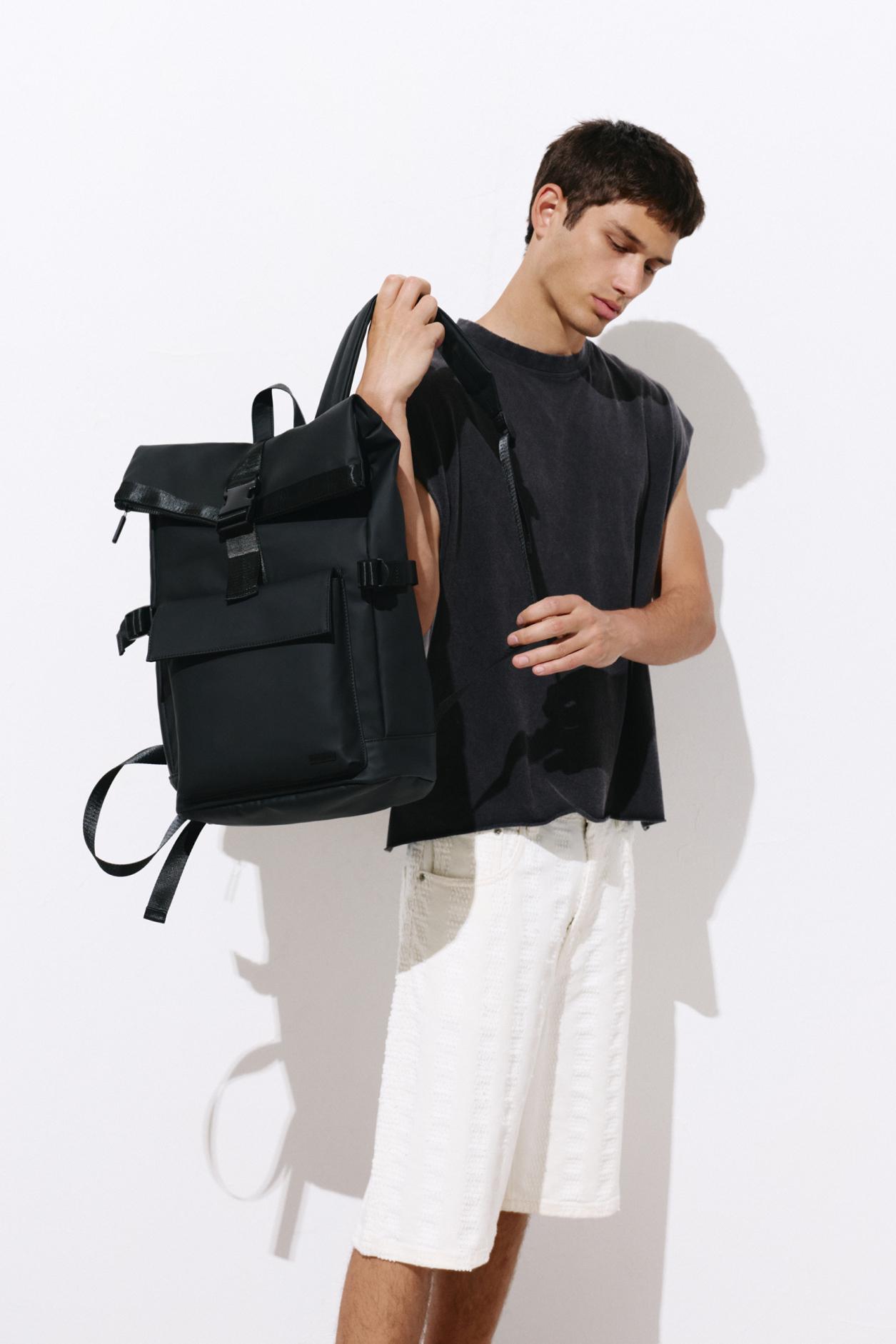 Rubberised flap backpack — Black