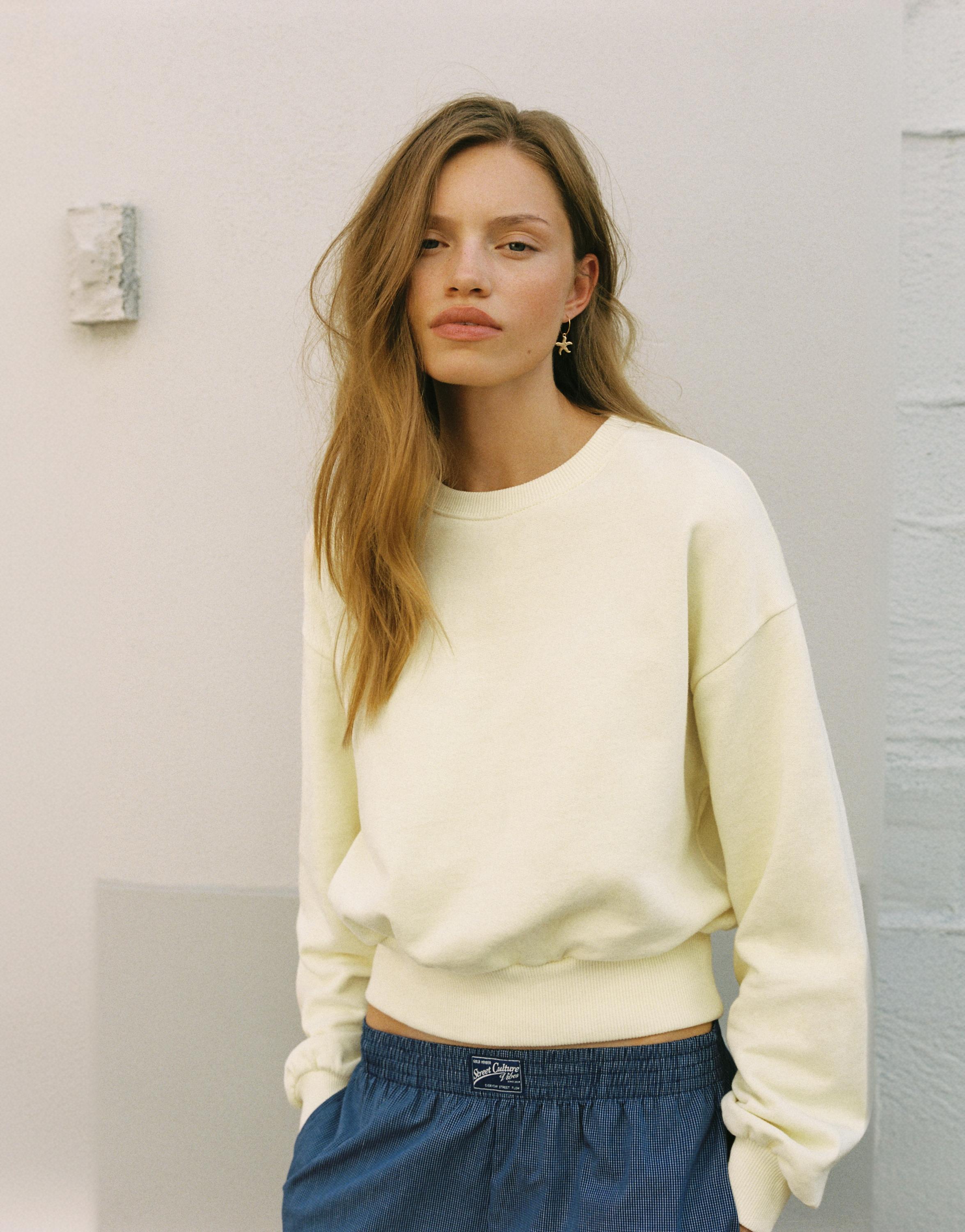 Round neck sweatshirt — Pale yellow