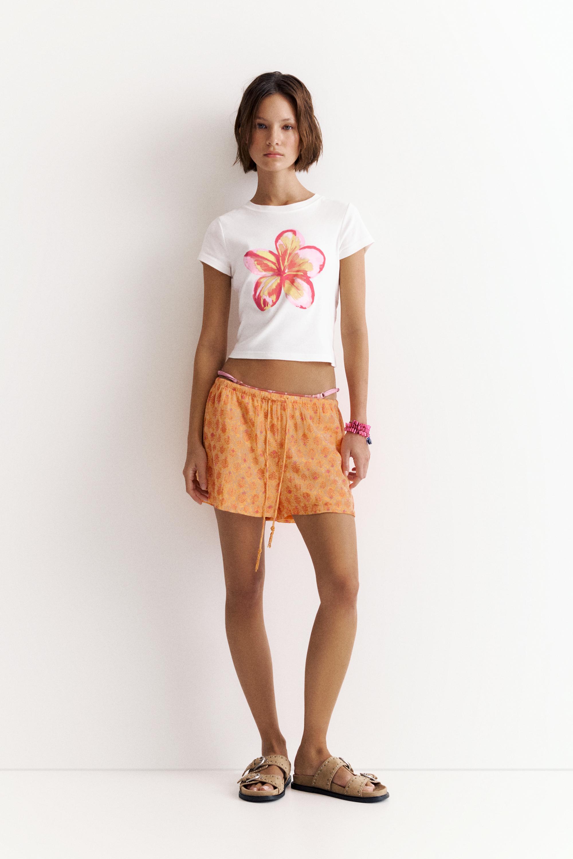 Hibiscus floral graphic T-shirt — Ice