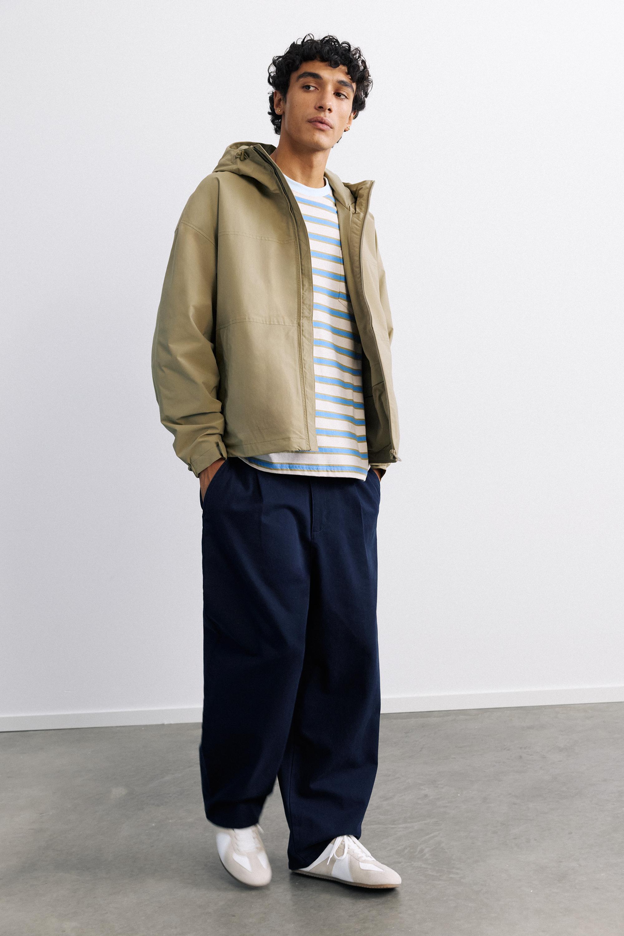 Lightweight hooded raincoat — Sand