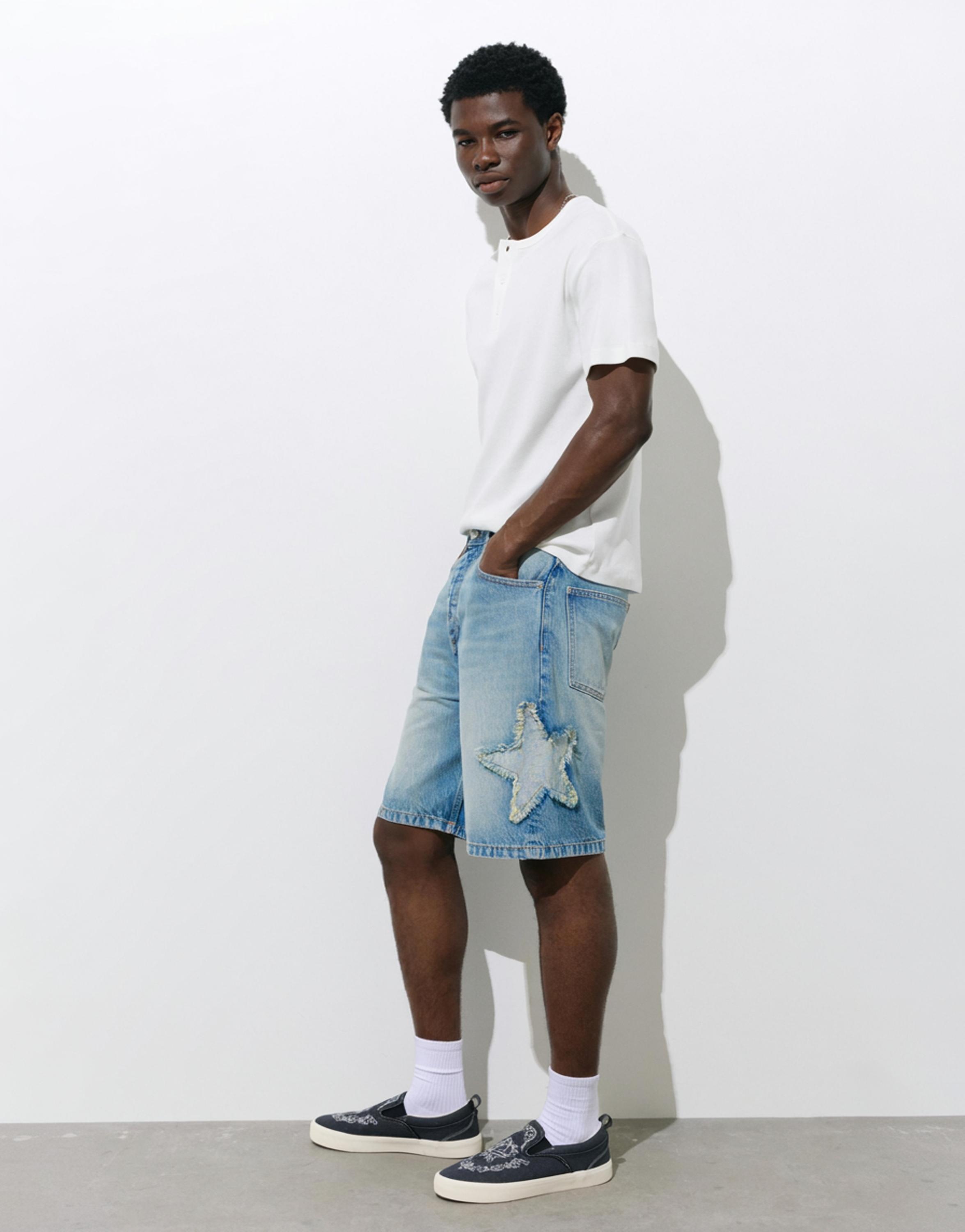 Relaxed fit denim Bermuda shorts with stars — Medium blue
