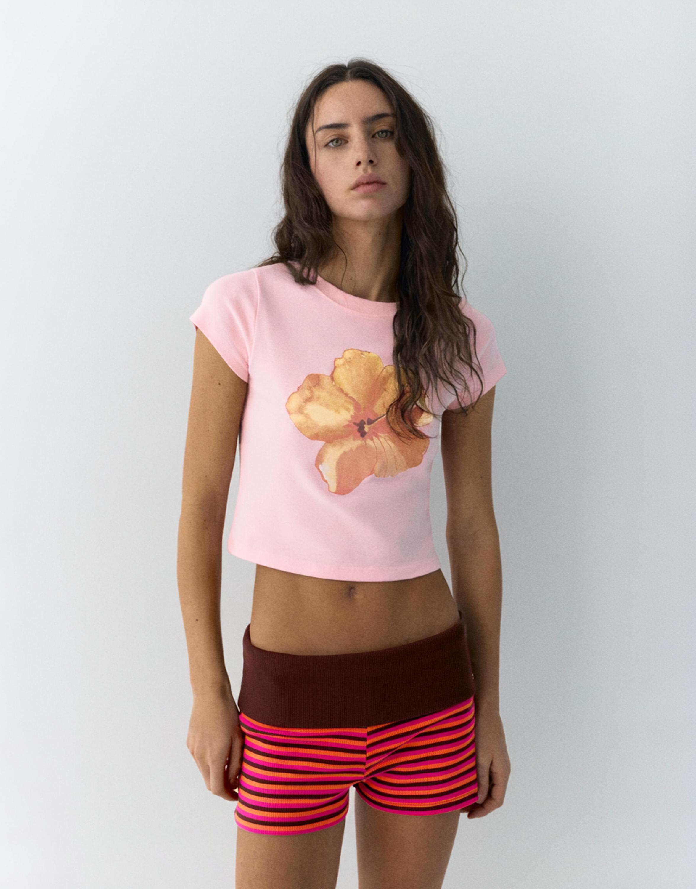 Pink hibiscus flower graphic T-shirt — Pale pink