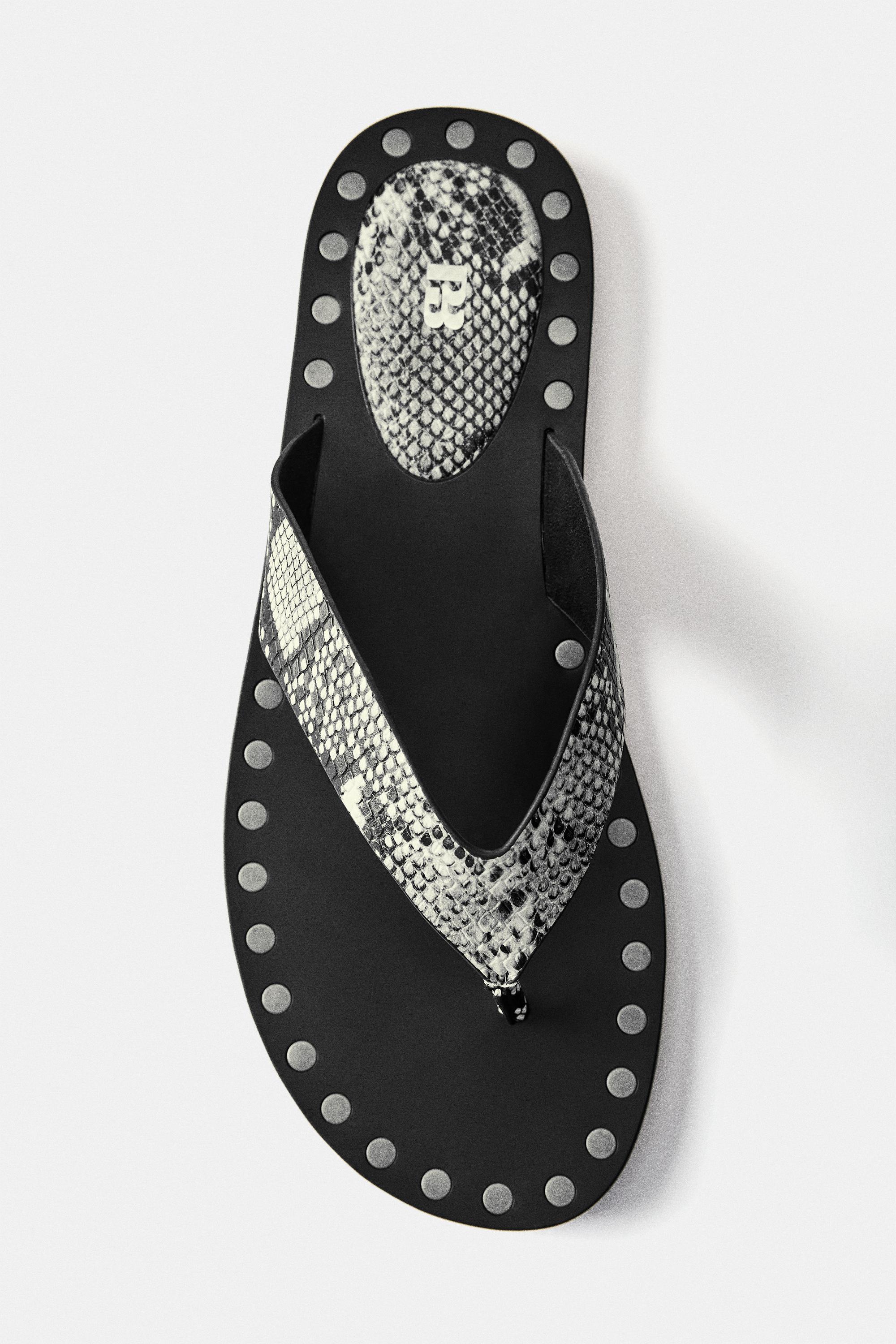 Flat studded sandals — Contrast