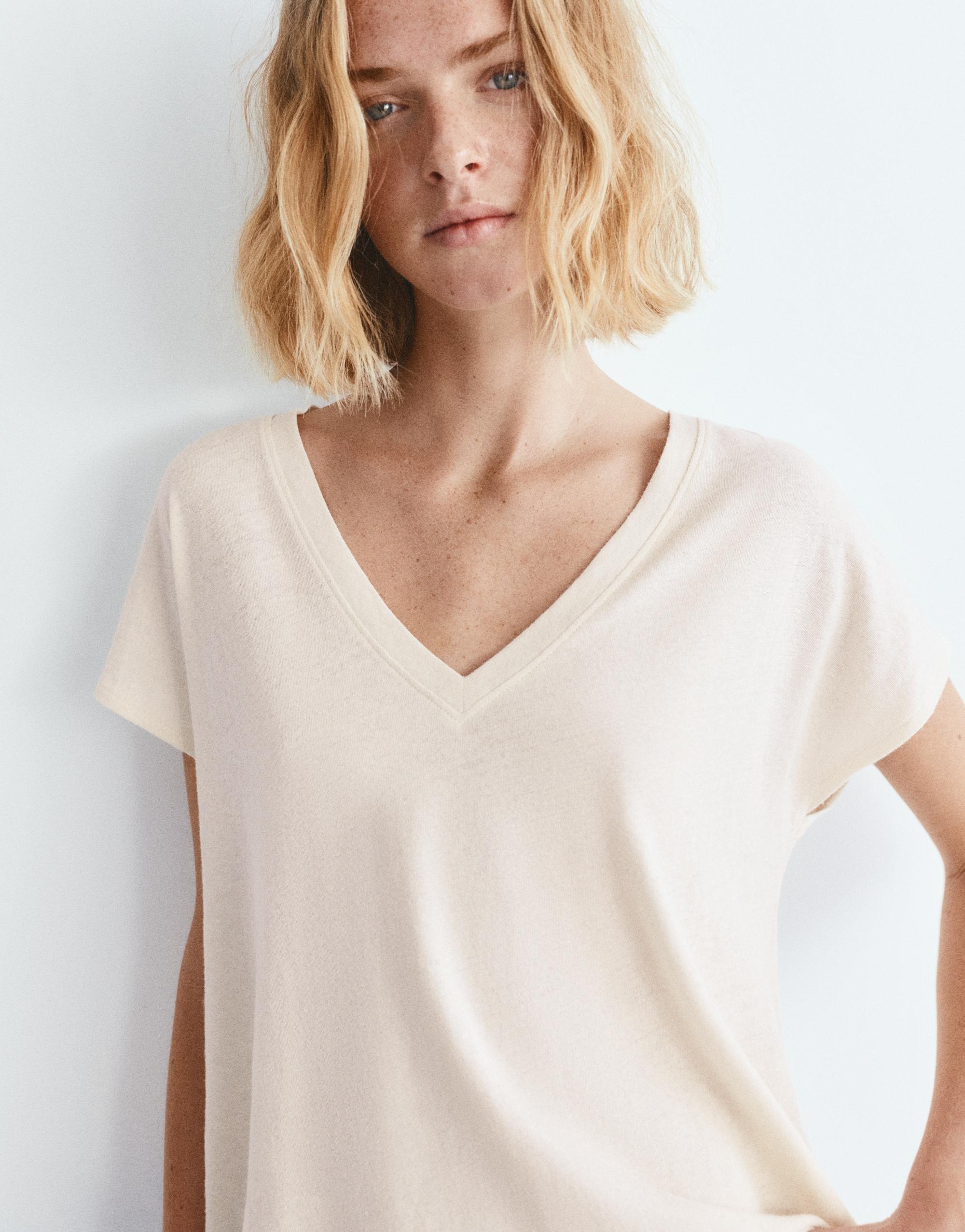 V-neck linen T-shirt — Light beige