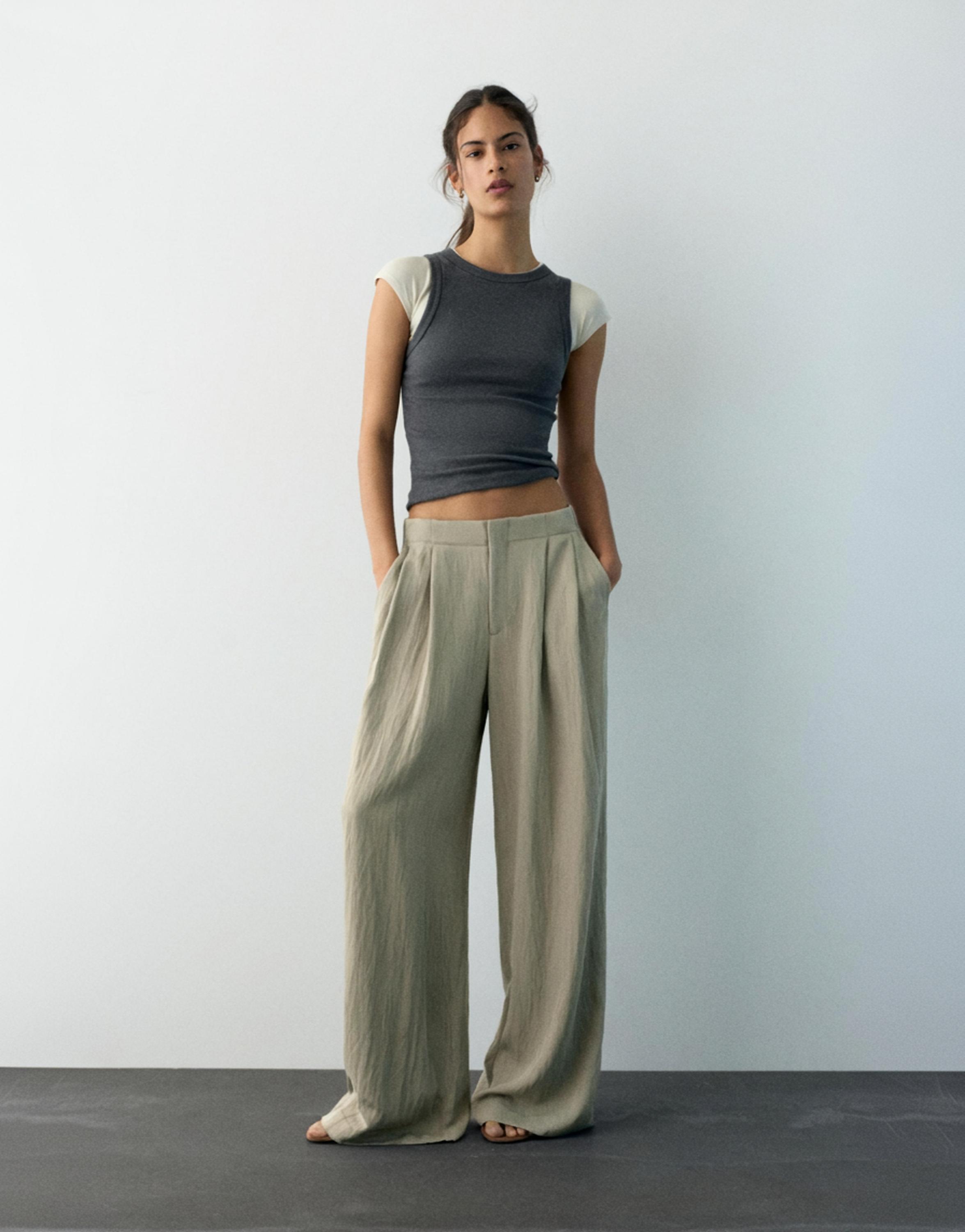 Düğmeli ve fermuarlı, kemer tokalı, önü pensli, elastik belli, tailored fit pantolon. - Görsel 35