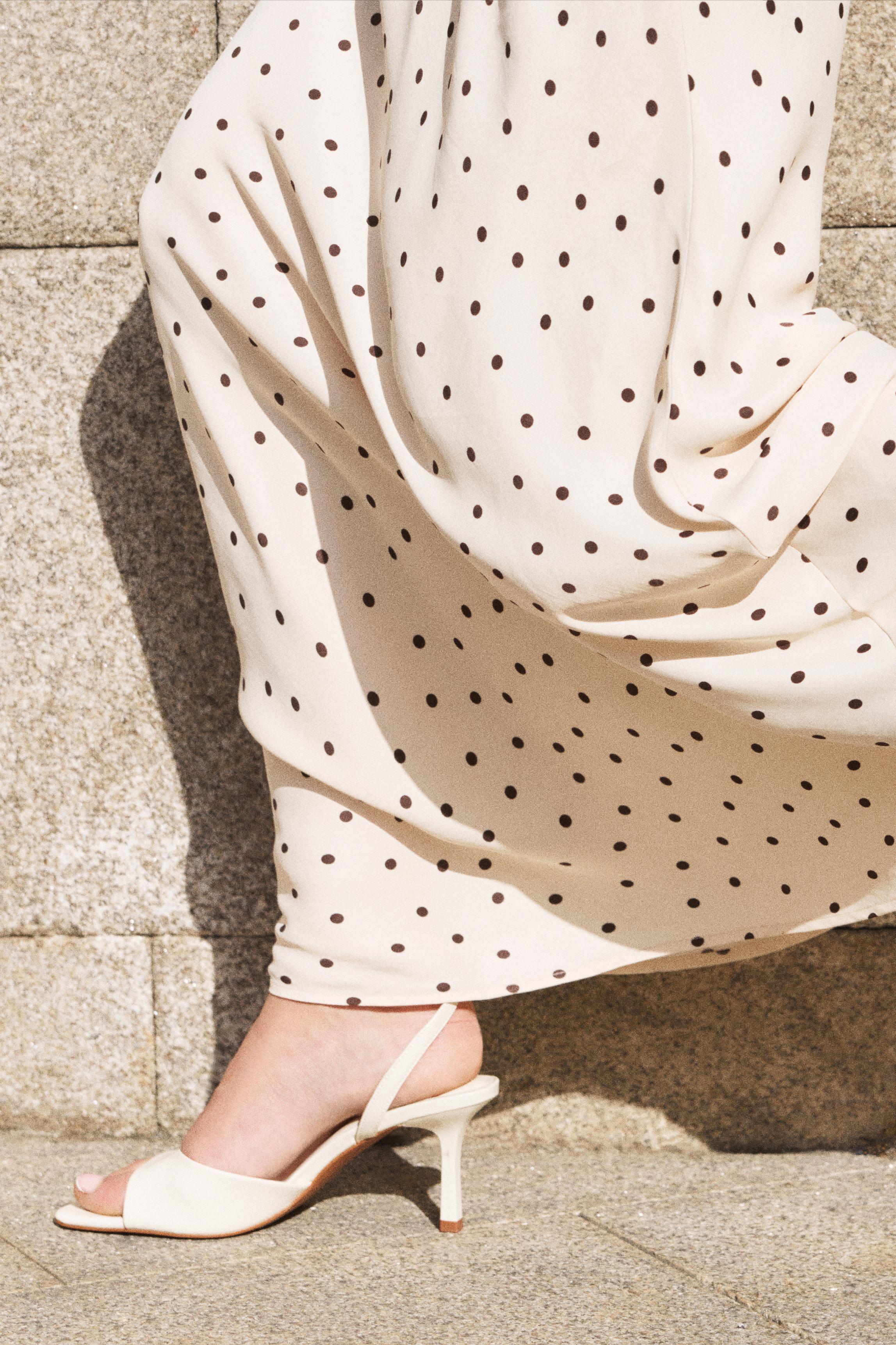 Heeled sandals — Ecru