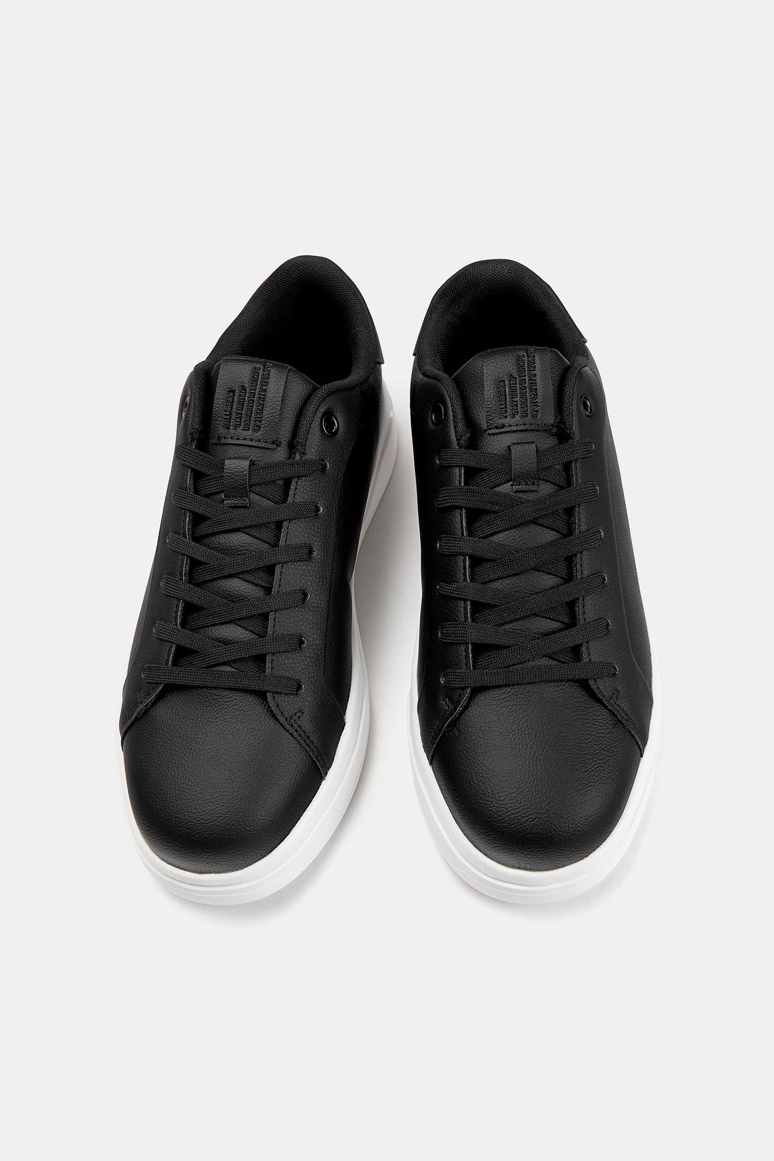 Chunky trainers — Contrast