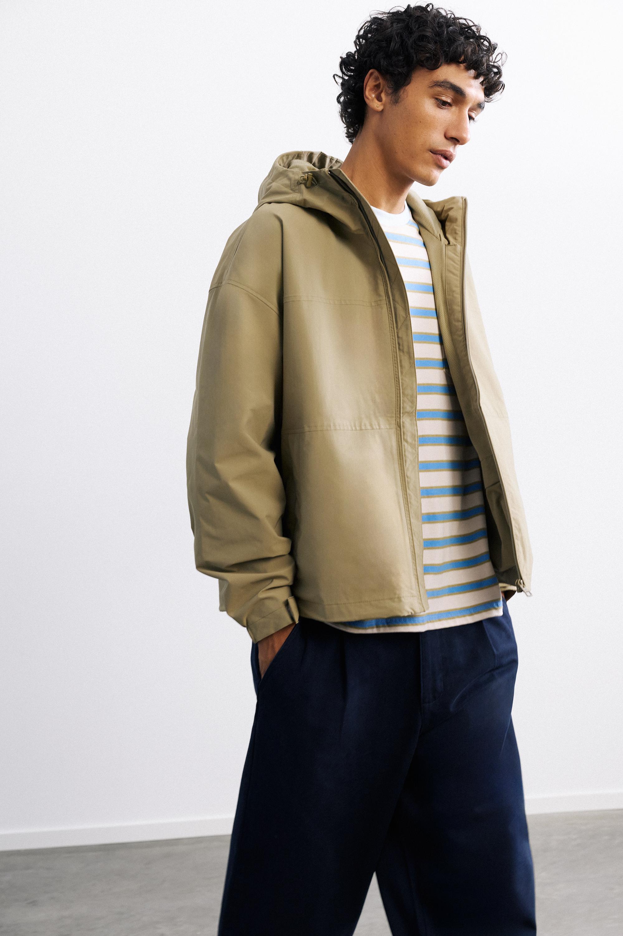 Lightweight hooded raincoat — Sand
