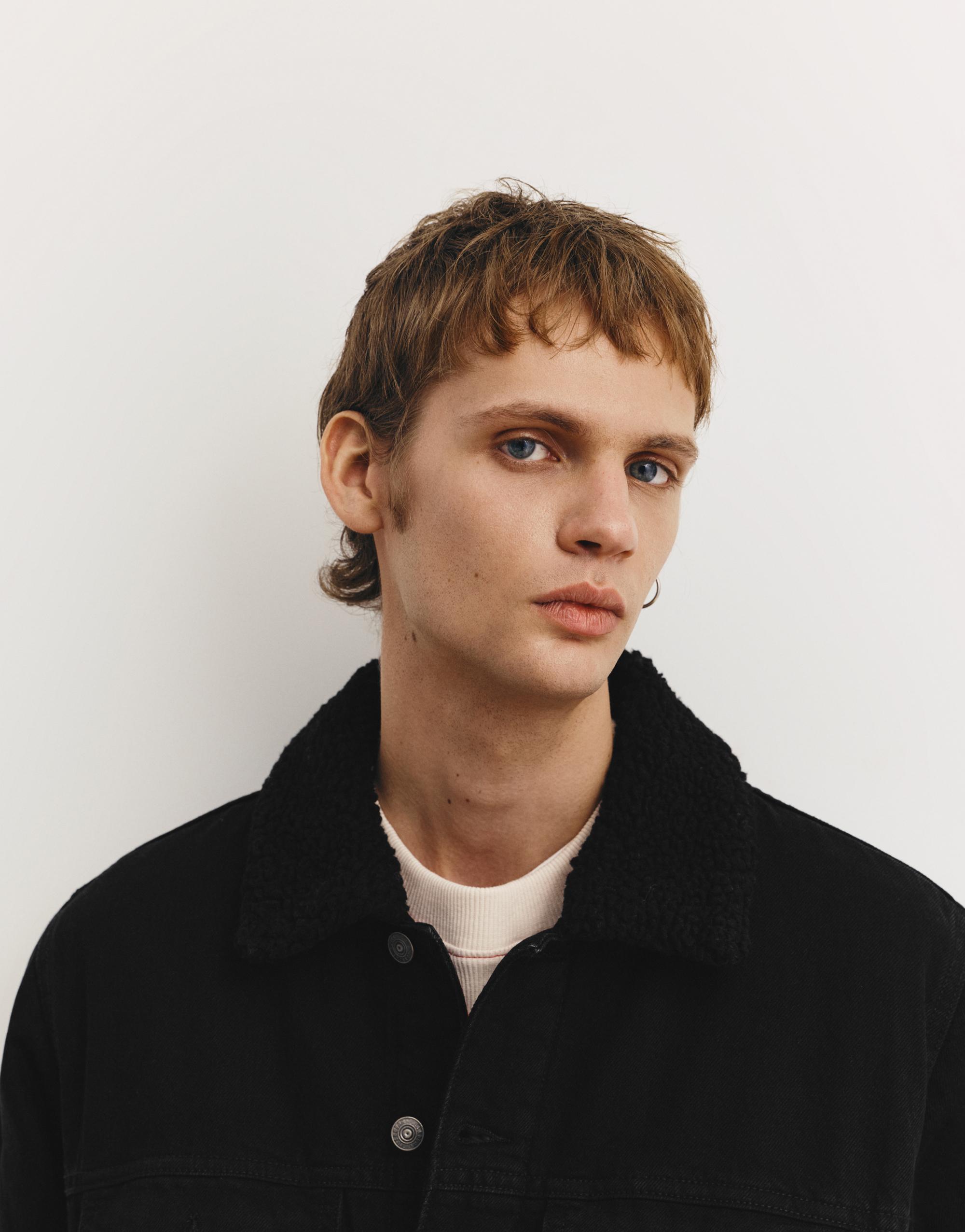 Denim jacket with faux shearling collar — Faded black