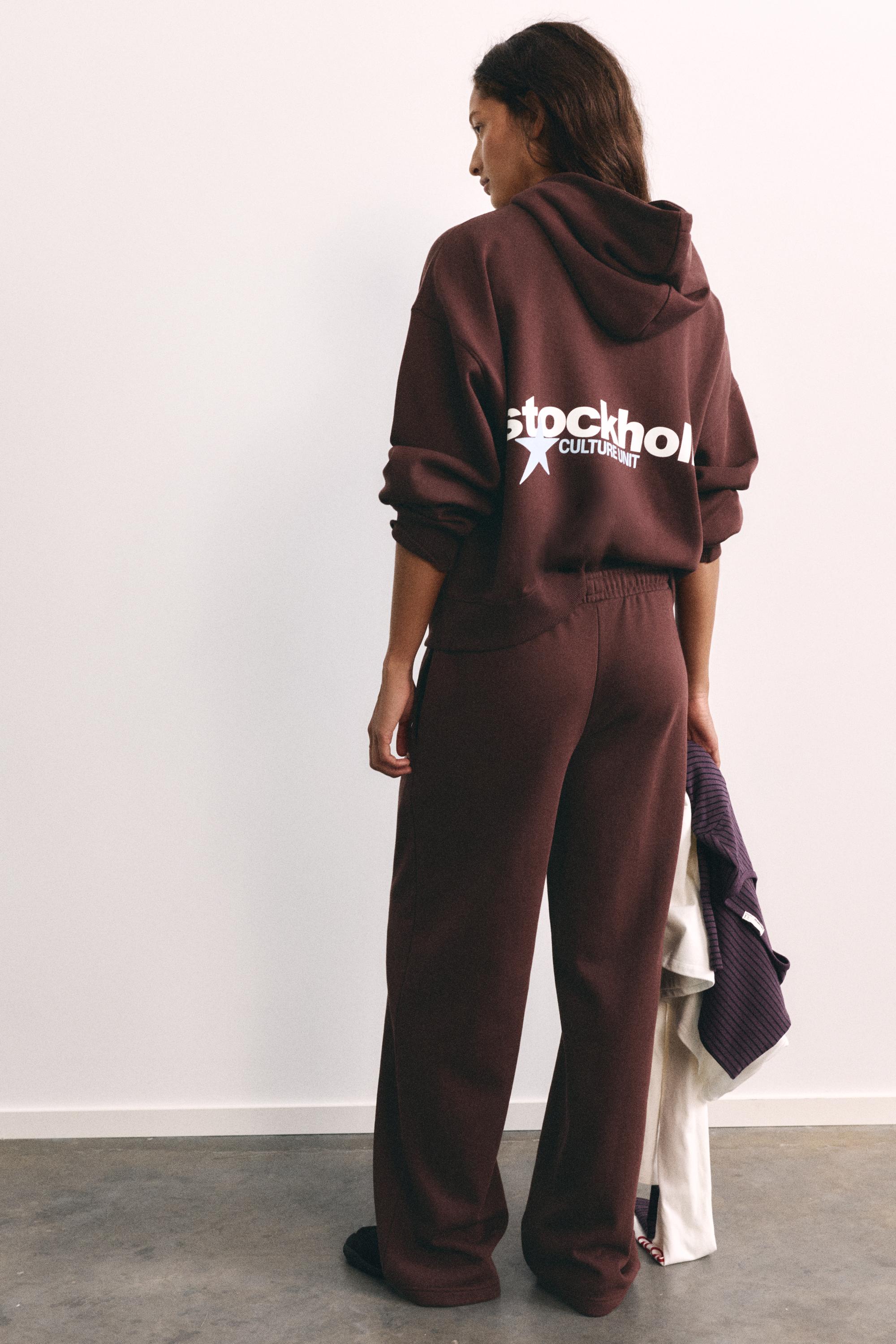 Graphic joggers — Maroon