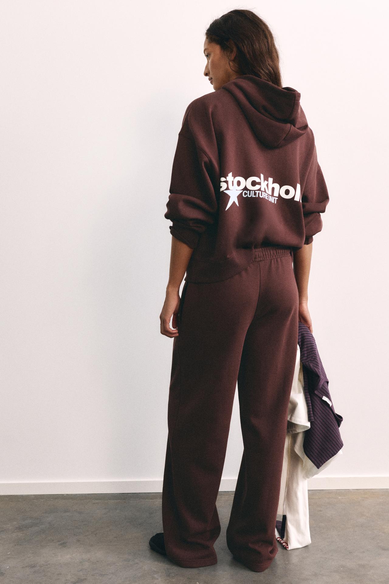 Graphic joggers — Maroon