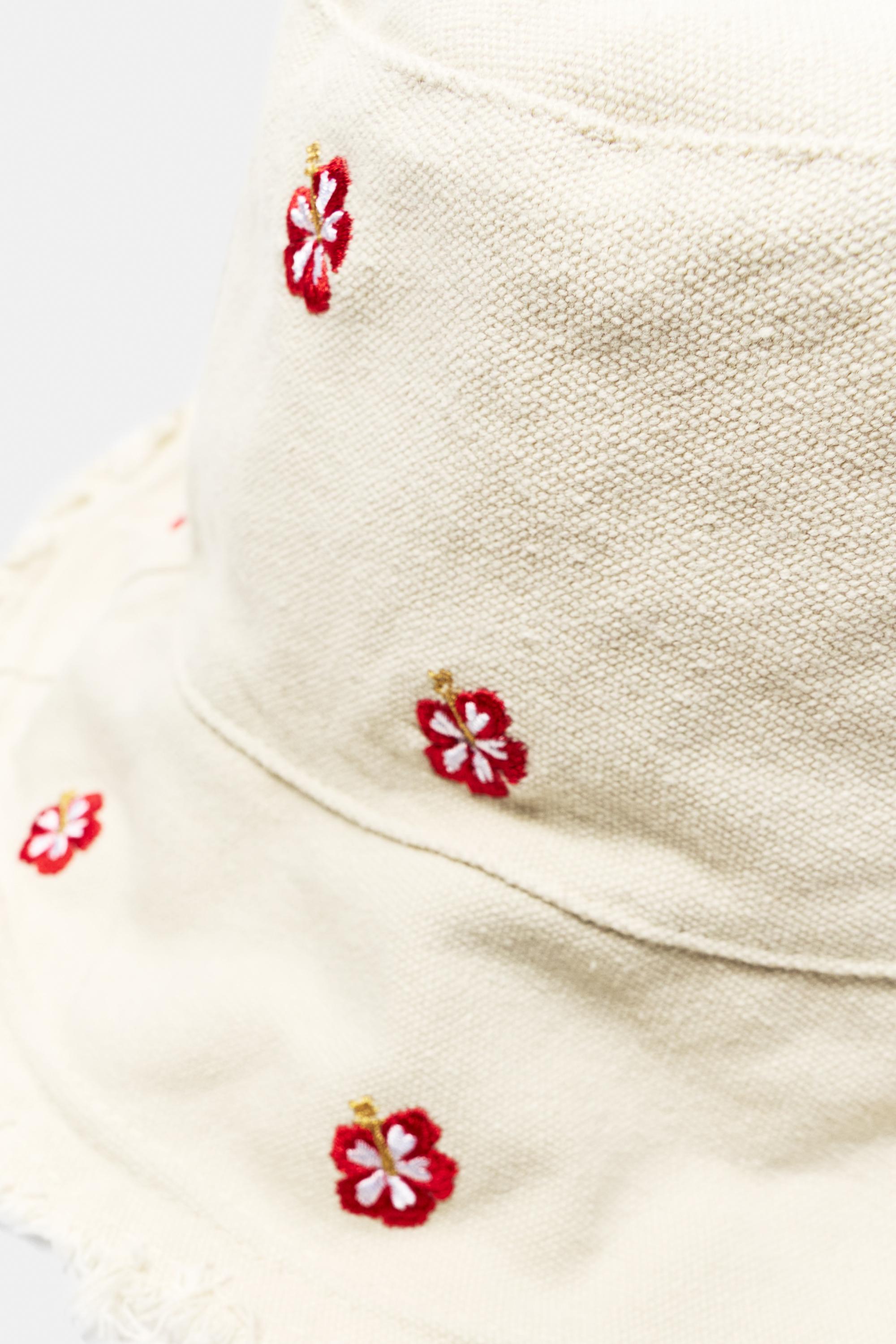 Hibiscus flower bucket hat — Ecru