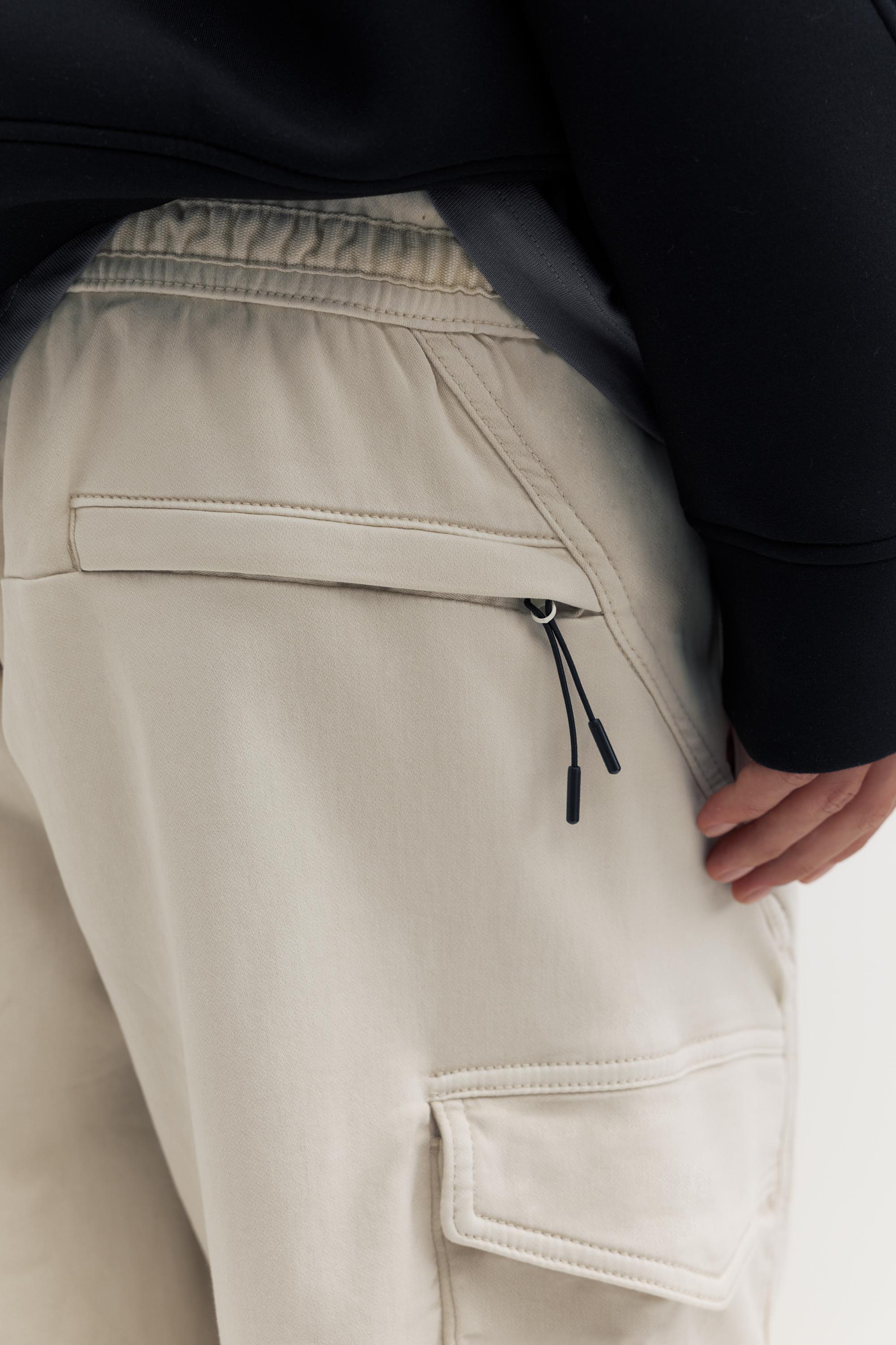 Multi-pocket joggers — Stone