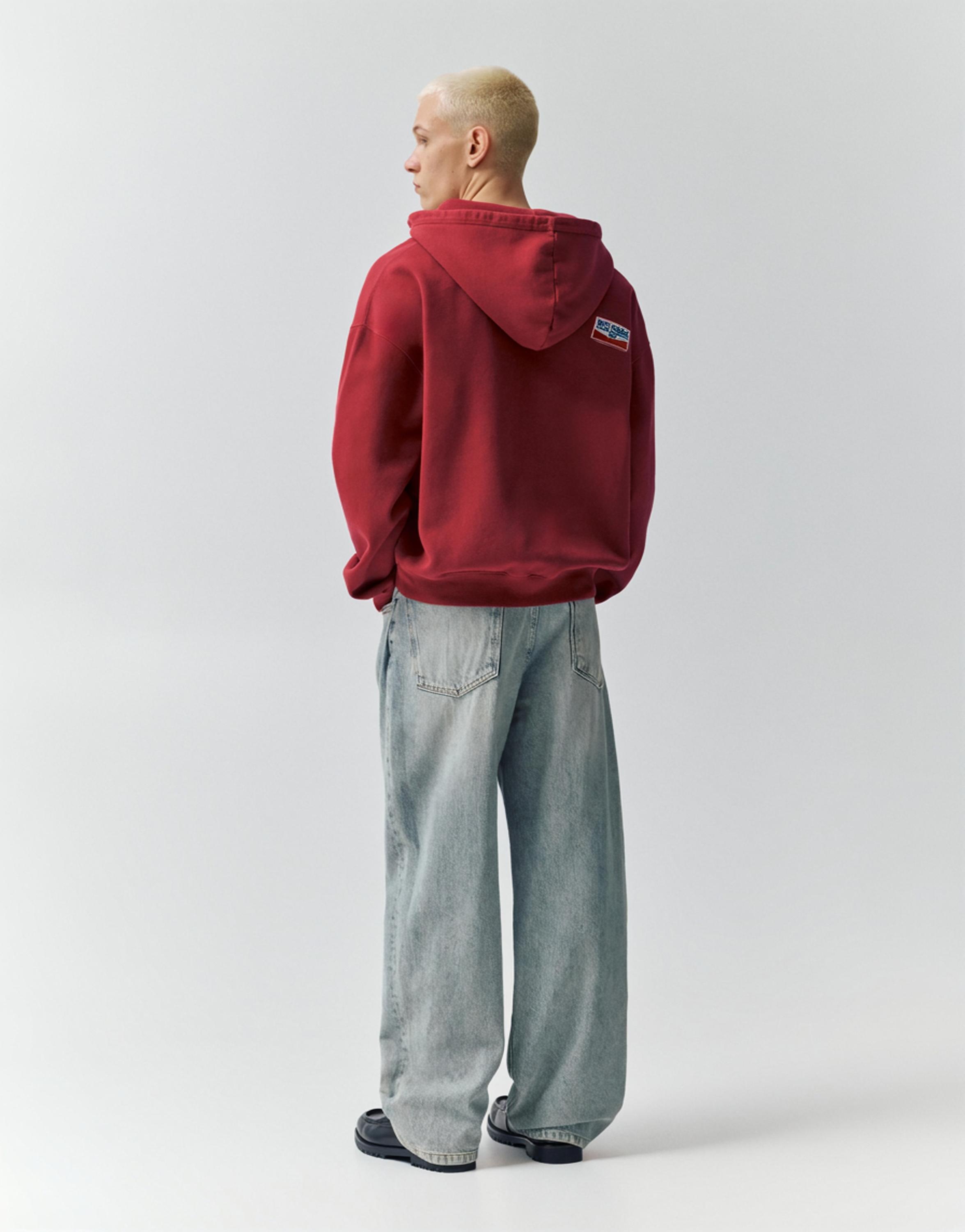 Fermuarlı yamalı kapüşonlu sweatshirt - Görsel 9