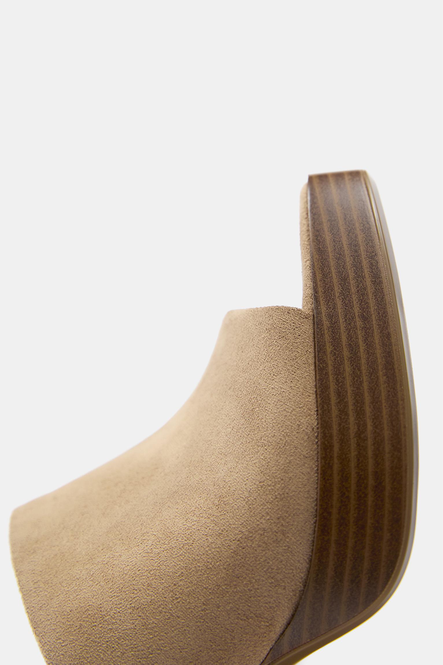 Heeled clogs — Brown