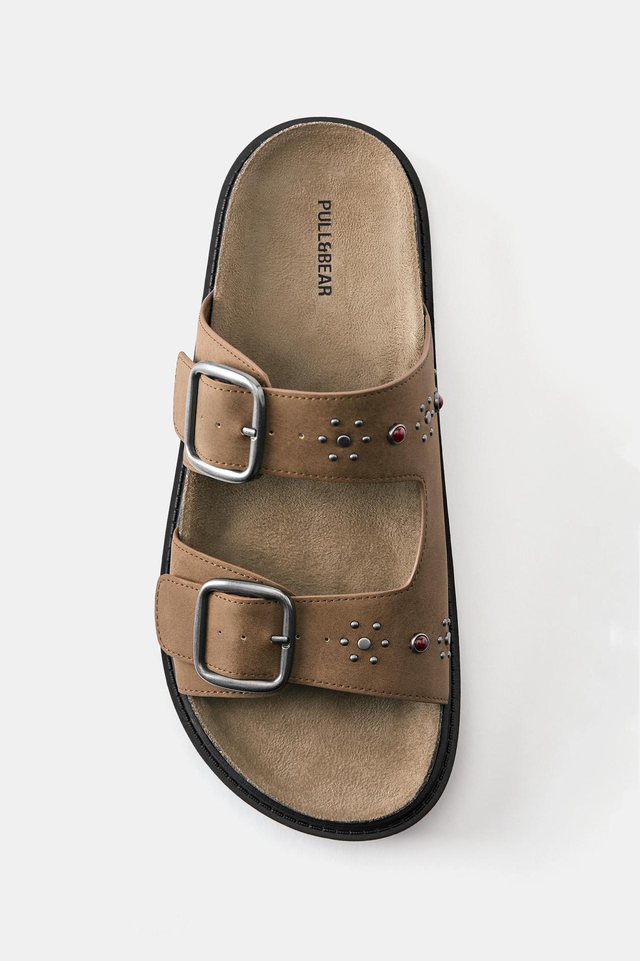 Studded buckle sandals — Brown