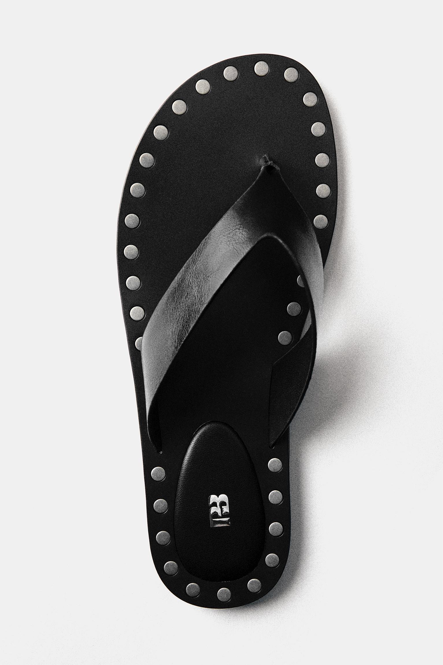 Flat studded sandals — Black