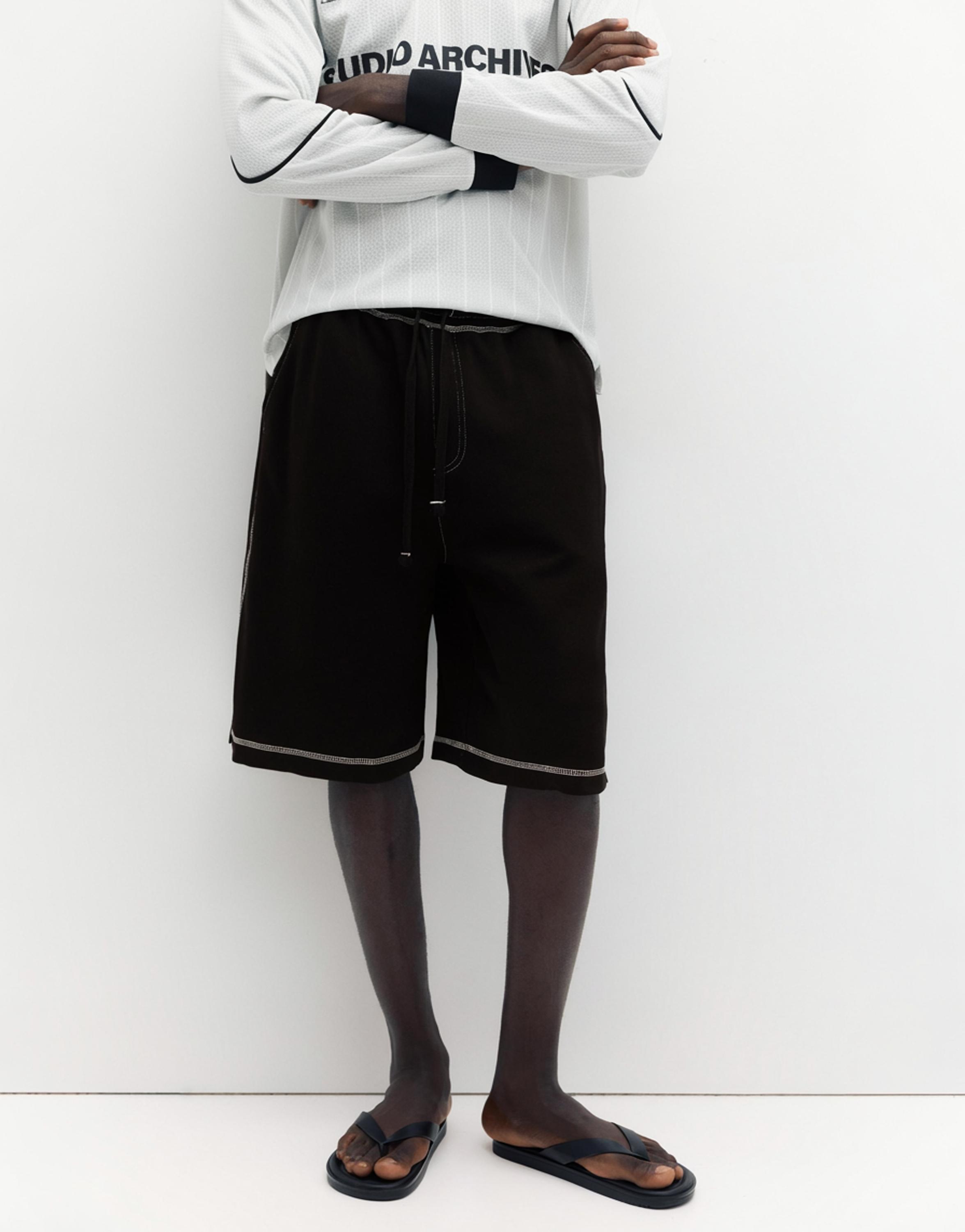 STWD jogger Bermuda shorts with seams — Black