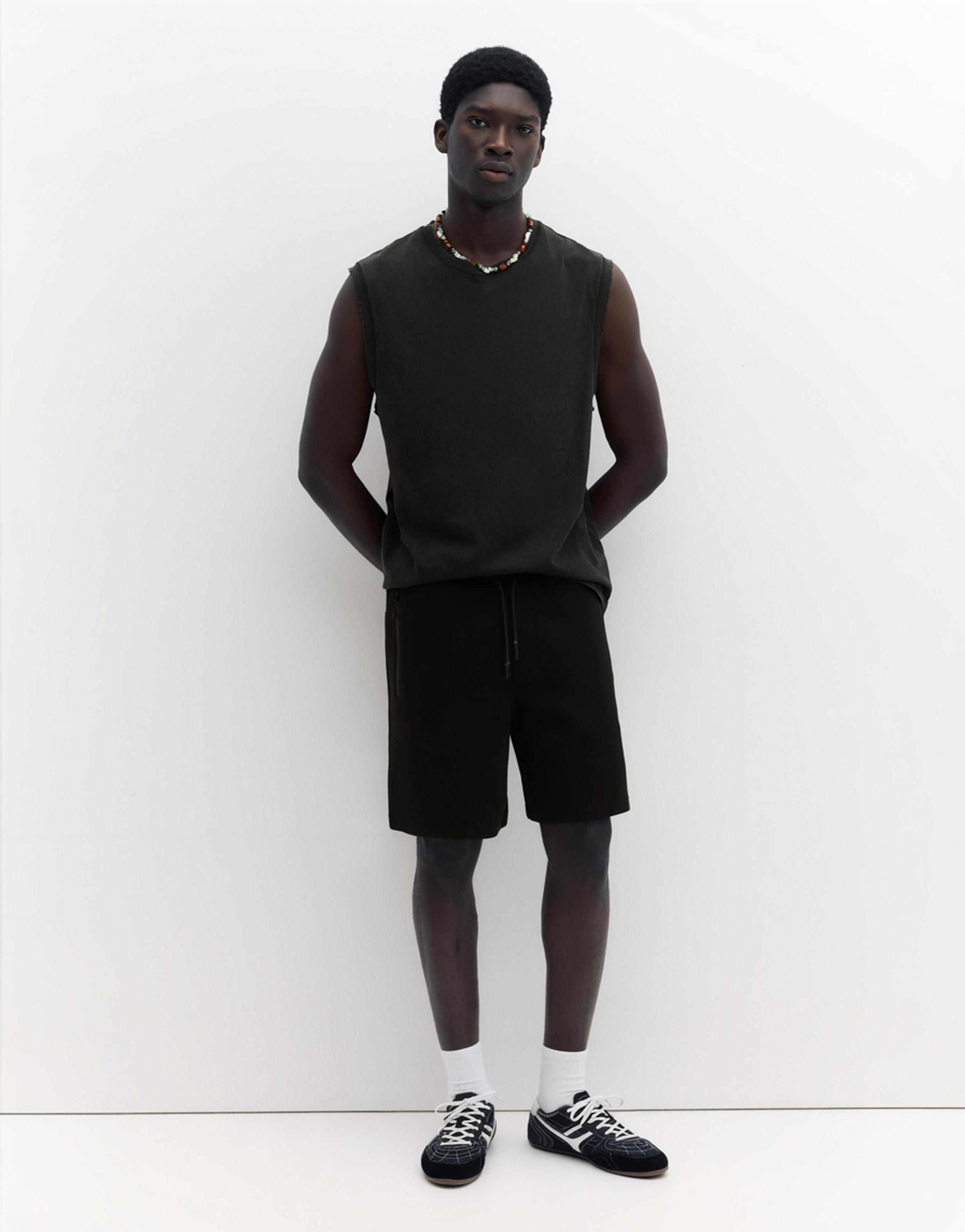Regular fit jogger Bermuda shorts — Black