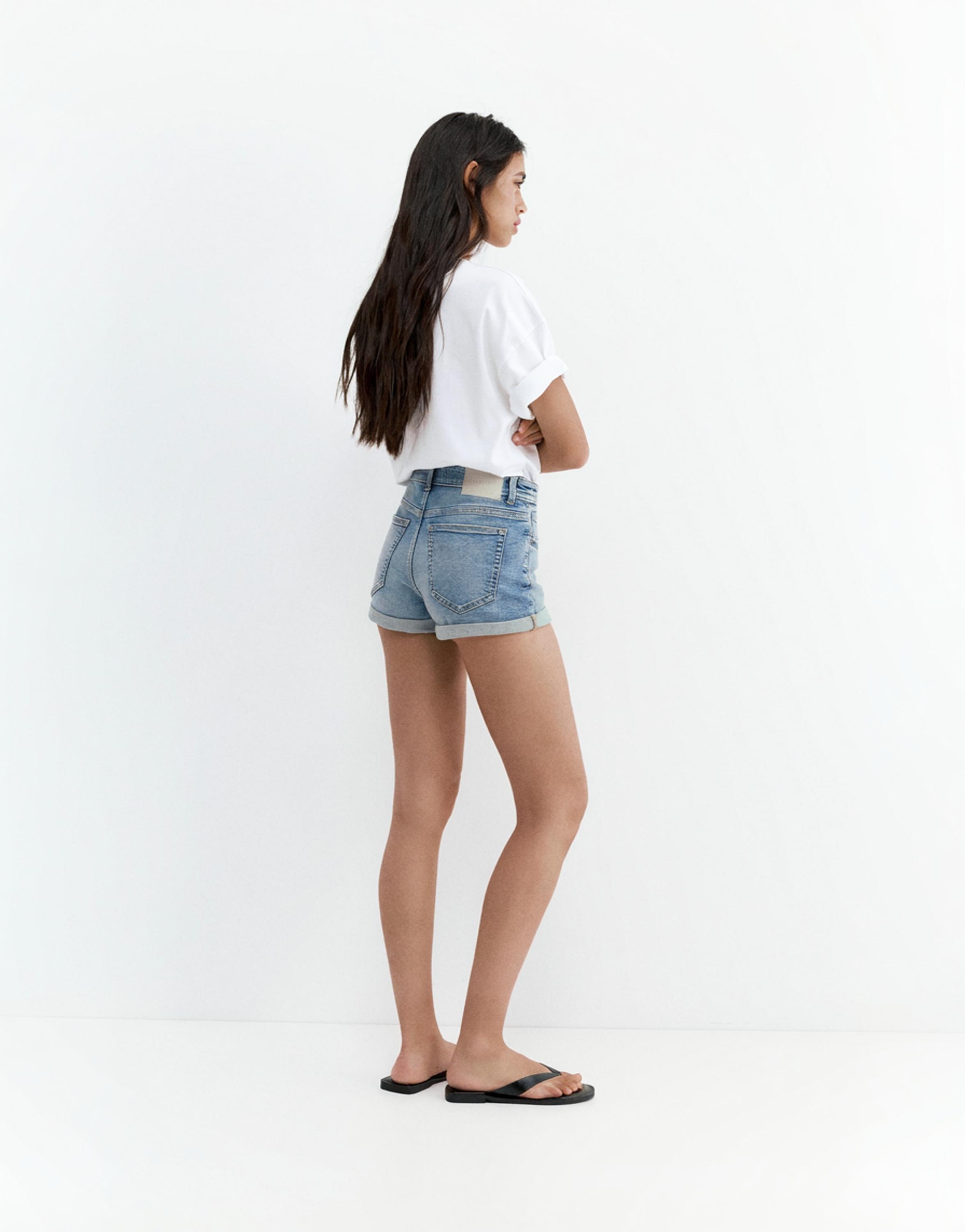 Mid-waist denim shorts — Pale blue