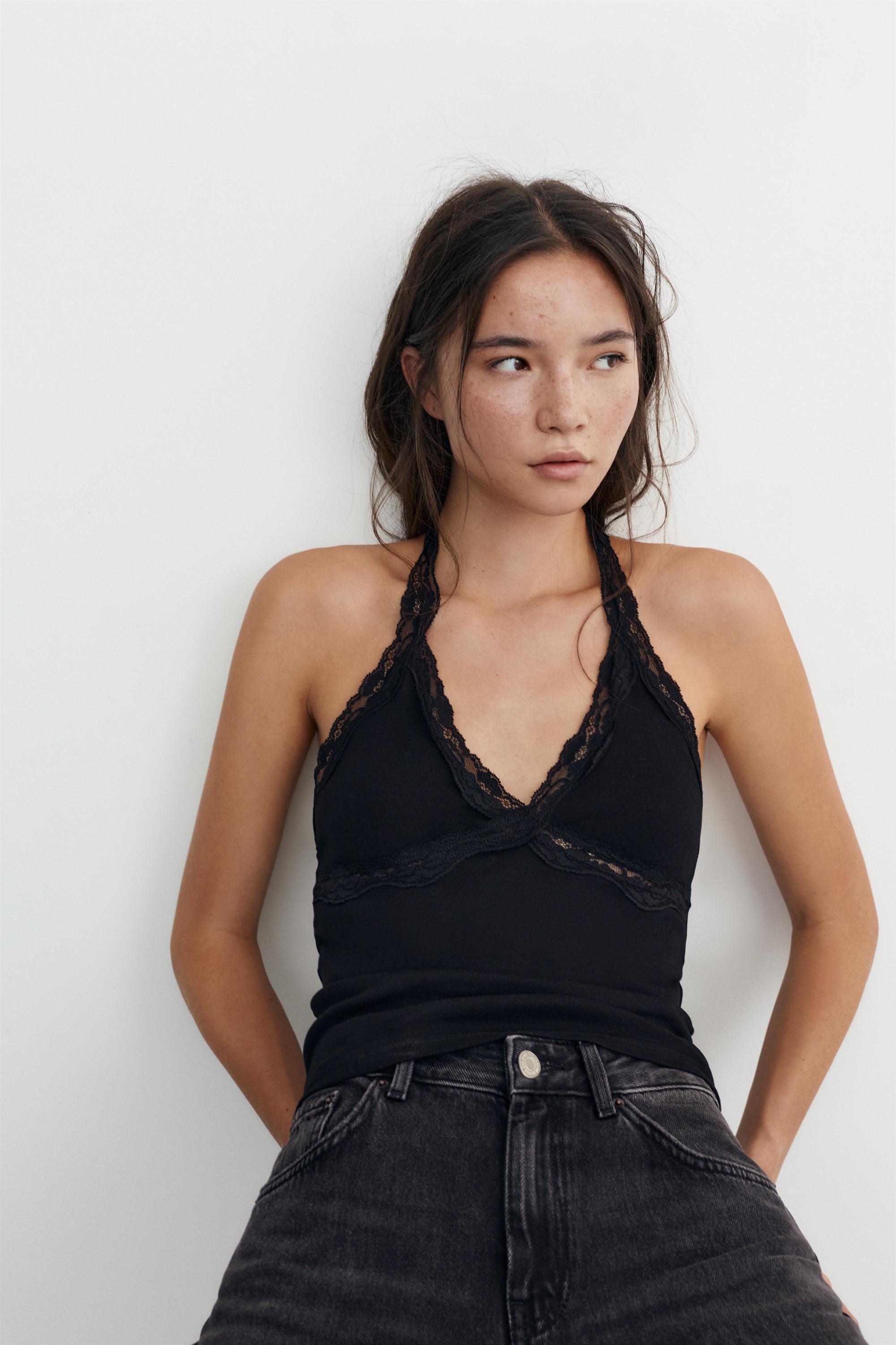 Lace-trimmed halter top — Black