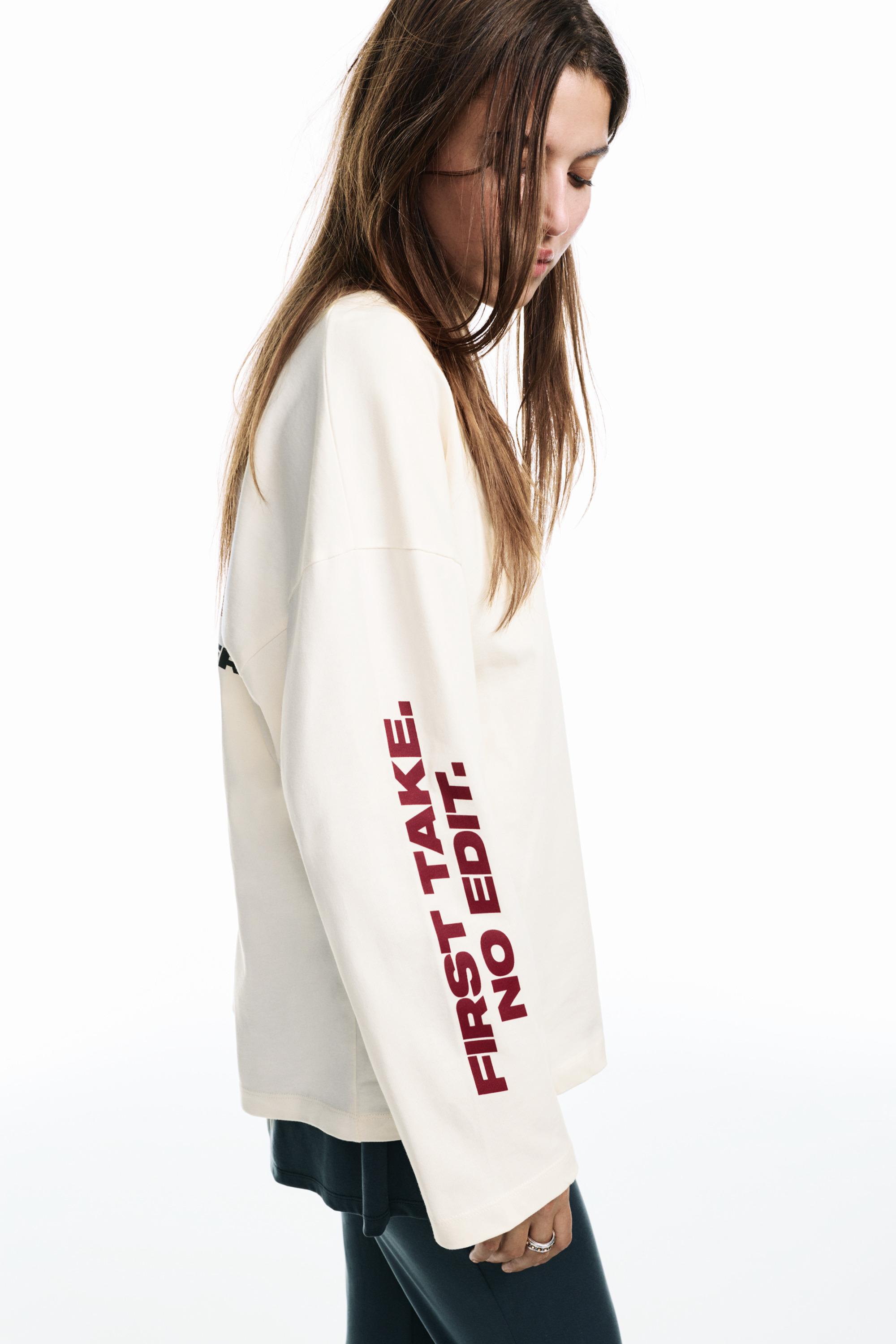 Grafik baskılı beyaz t-shirt - Görsel 10