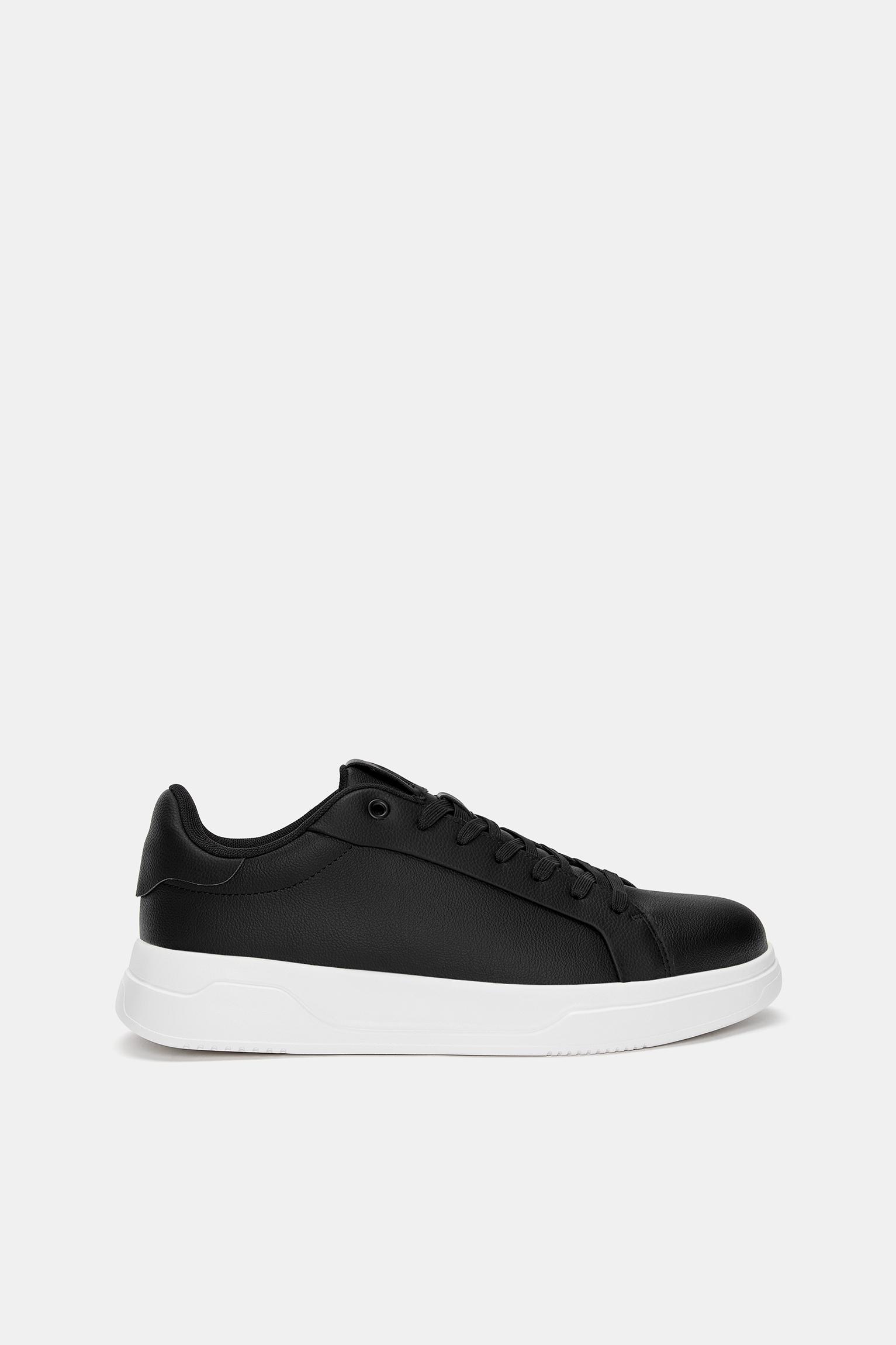 Chunky trainers — Contrast
