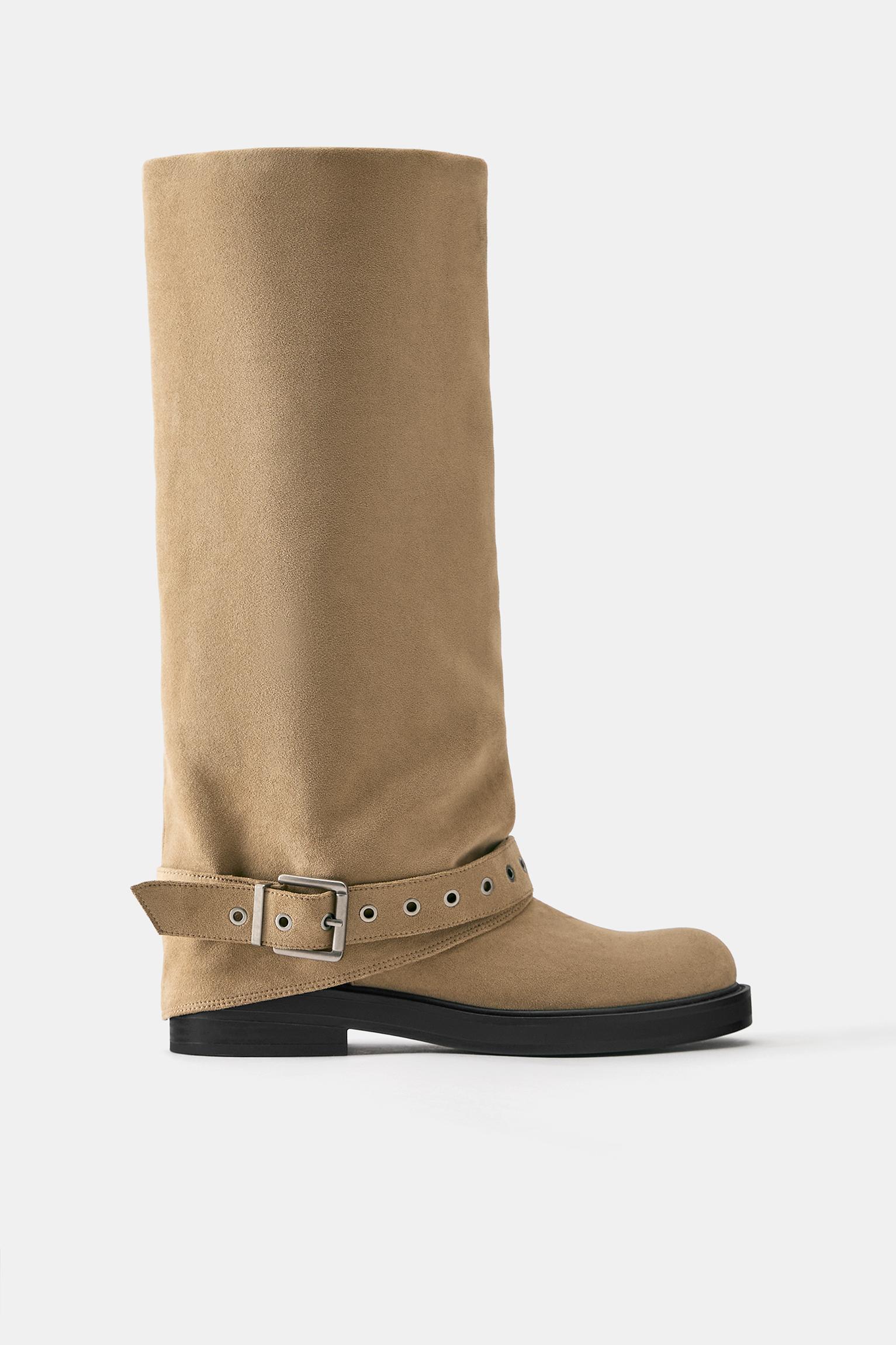Botas Planas Com Polaina E Fivela