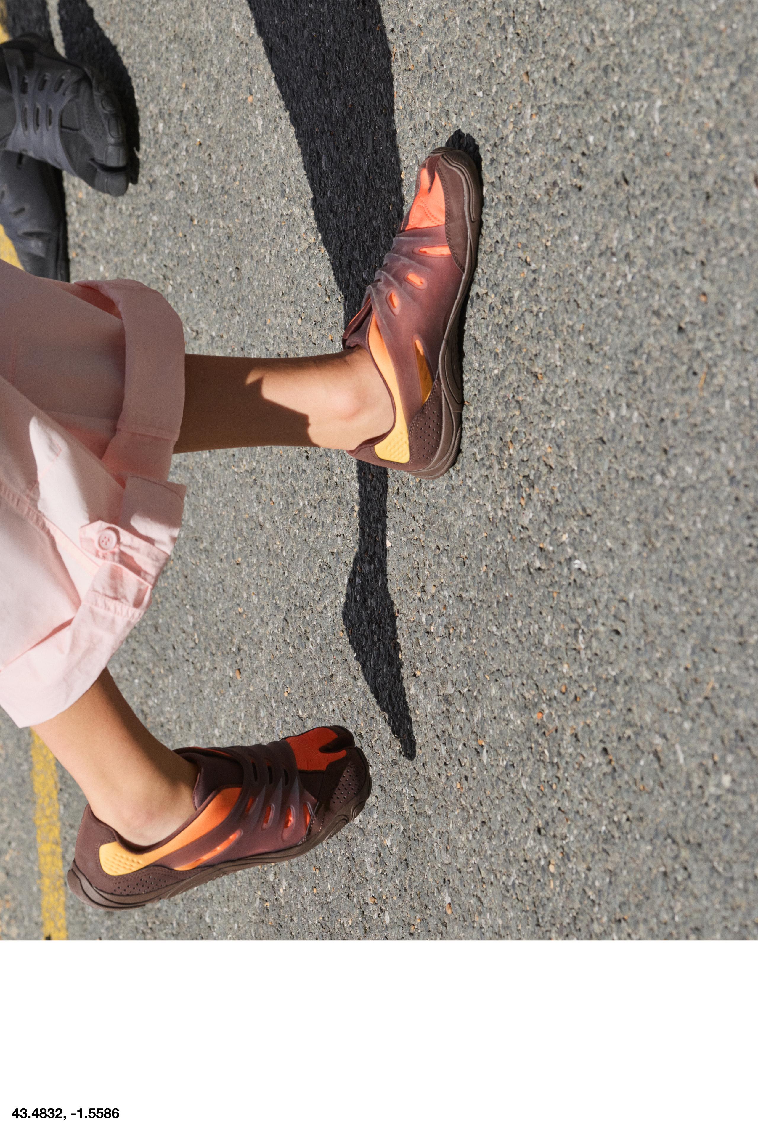Pleasures trainers — Contrast