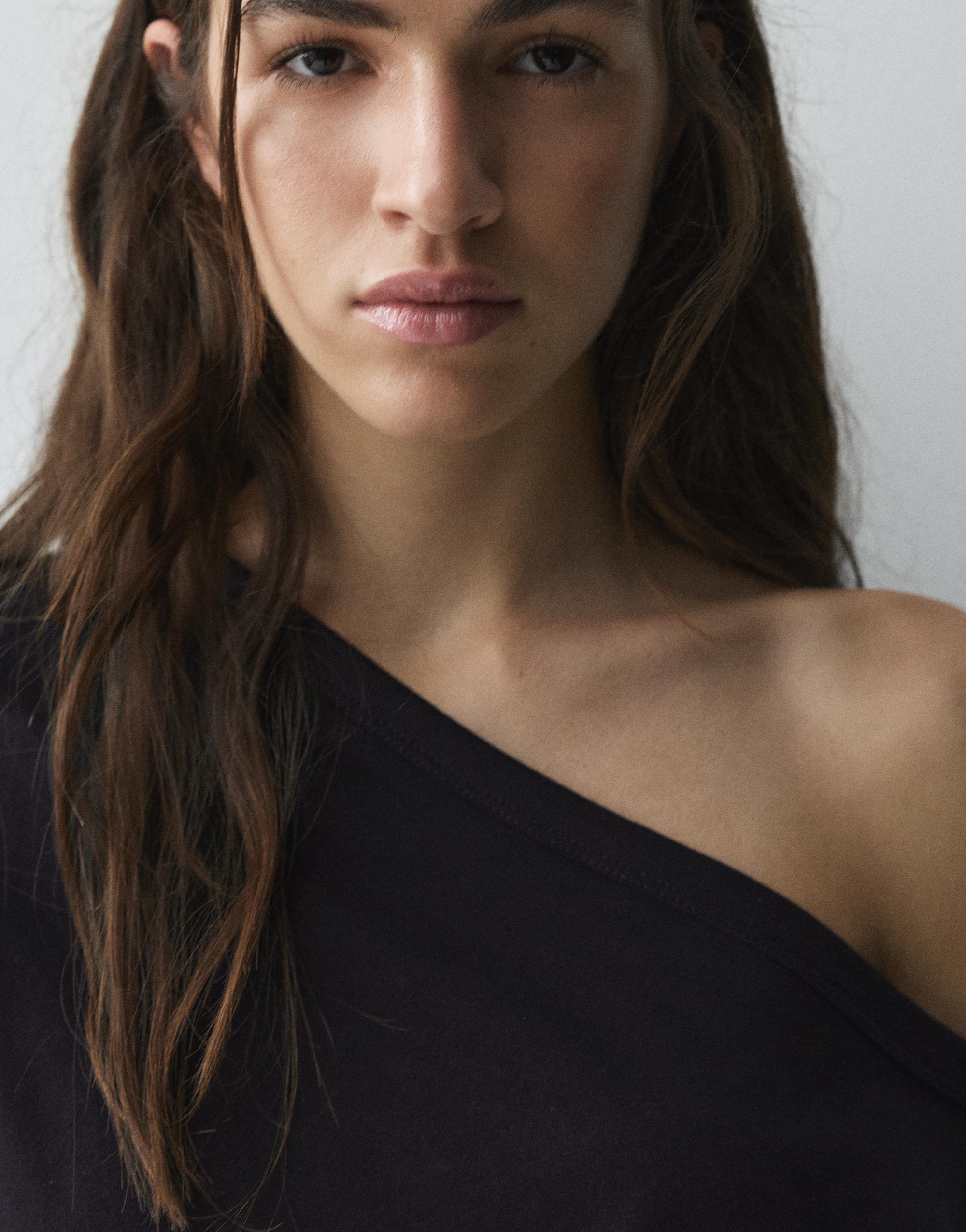 Asymmetric short sleeve T-shirt — Black