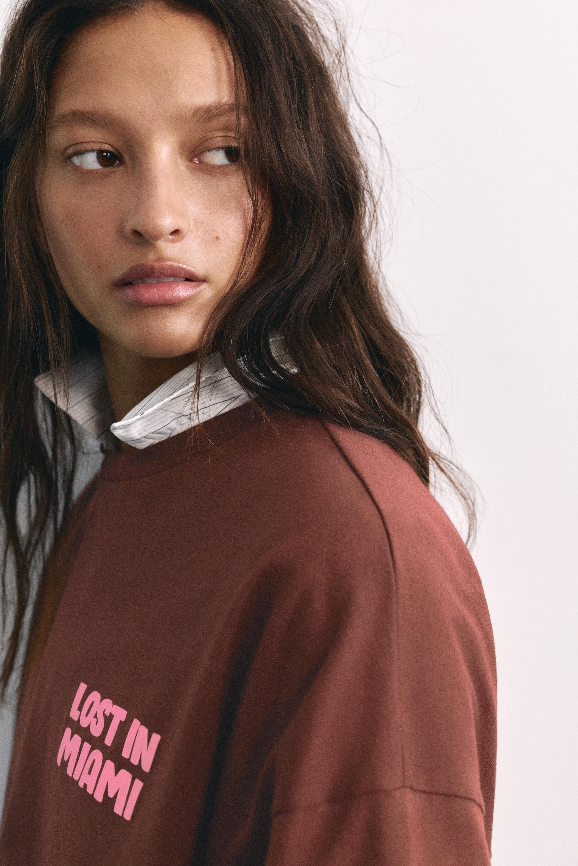 Oversize graphic T-shirt — Brown
