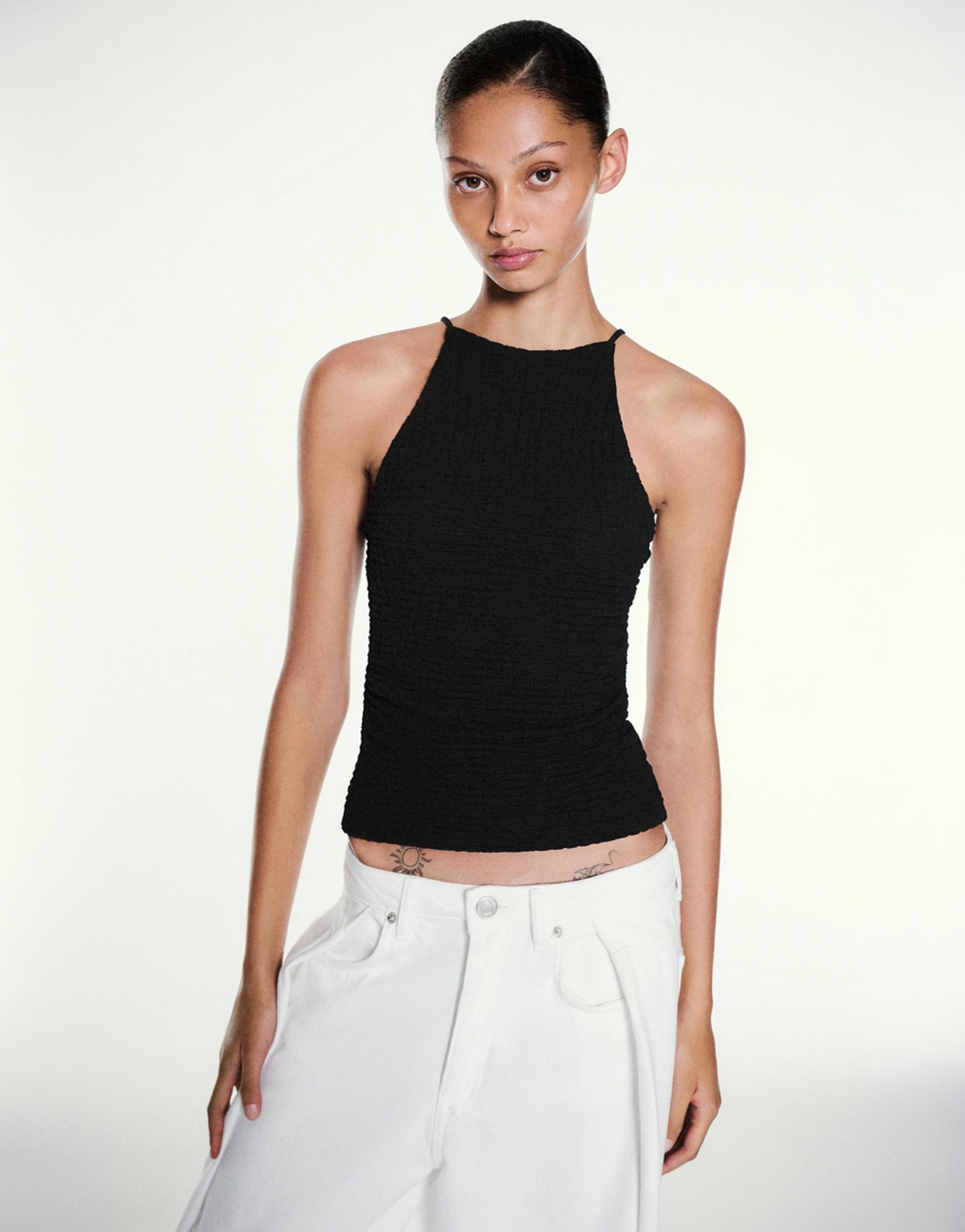 Textured halter top — Black