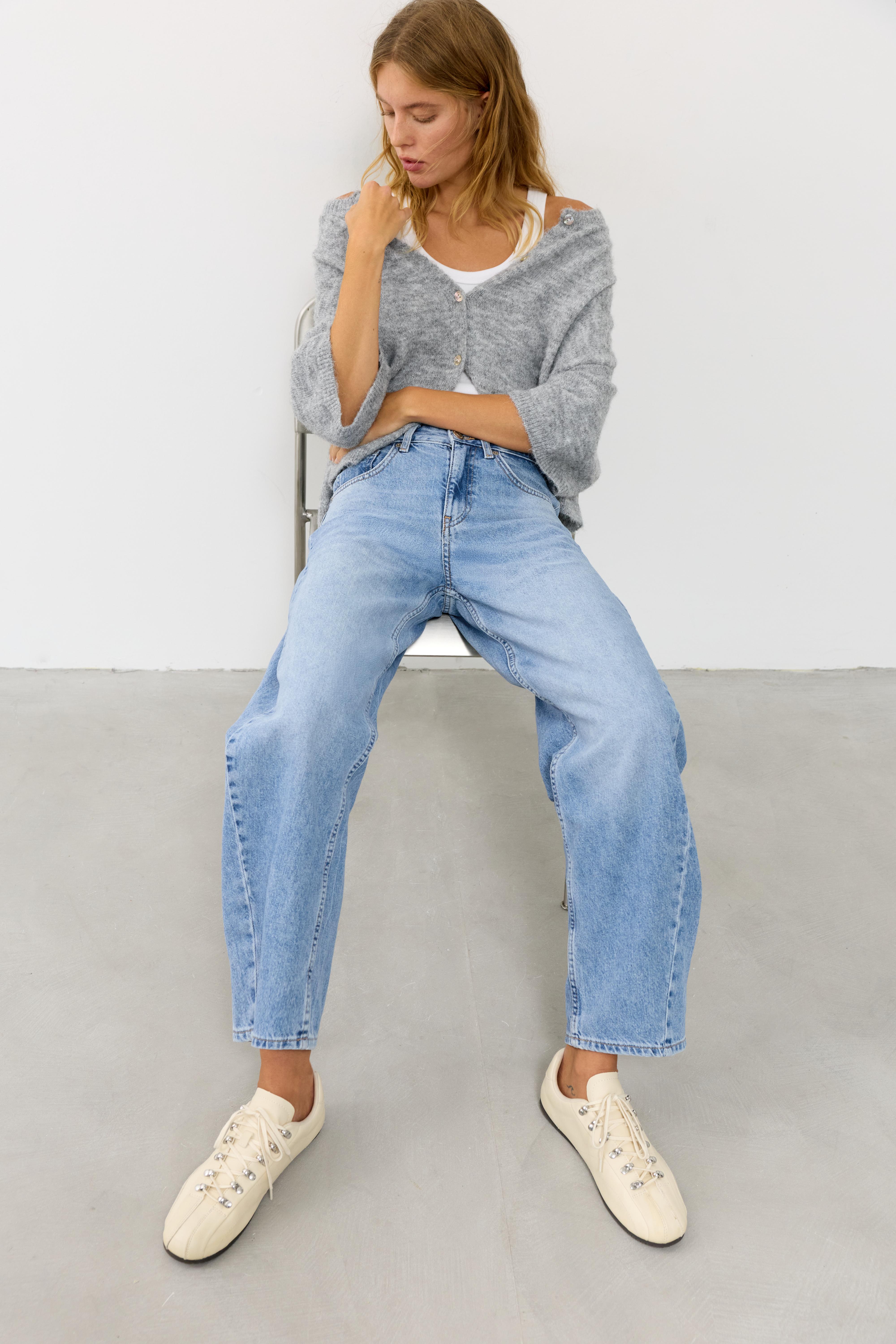 Low-rise barrel jeans — Medium blue