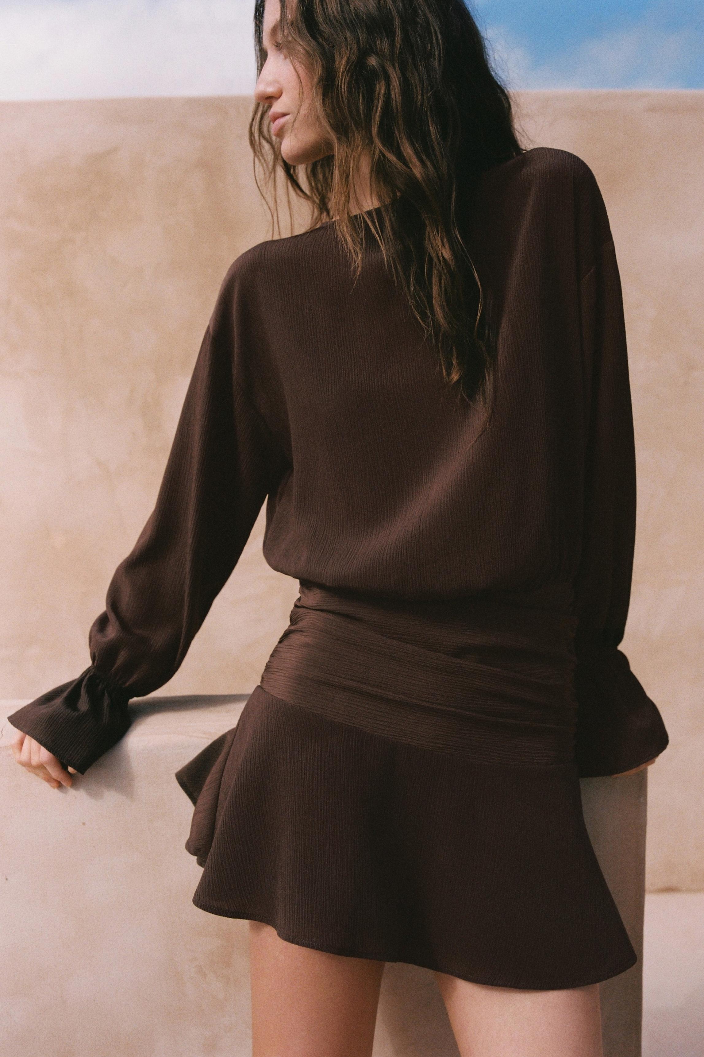 Short ruffle dress — Brown