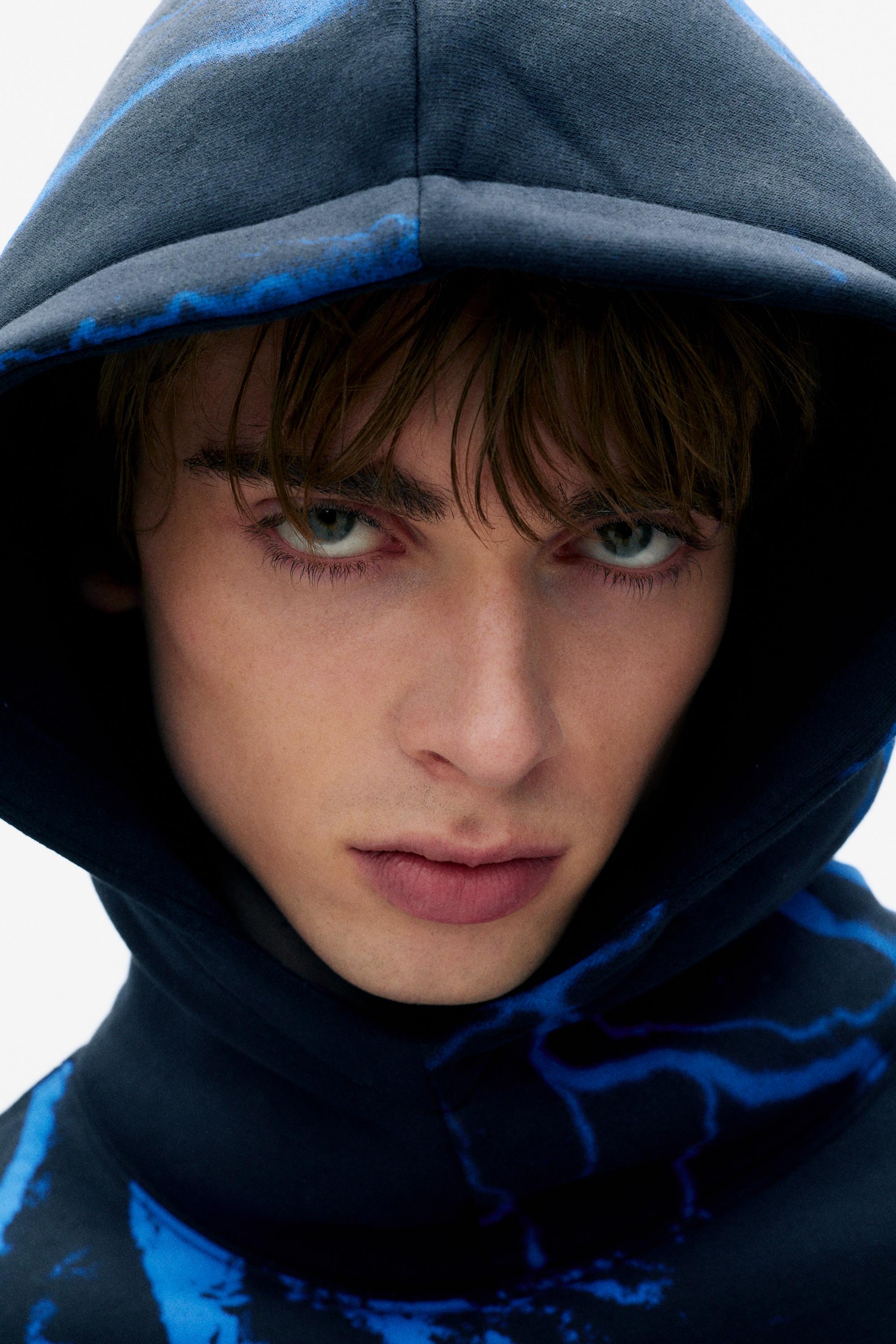 Stranger Things batik desenli kapüşonlu sweatshirt - Görsel 18