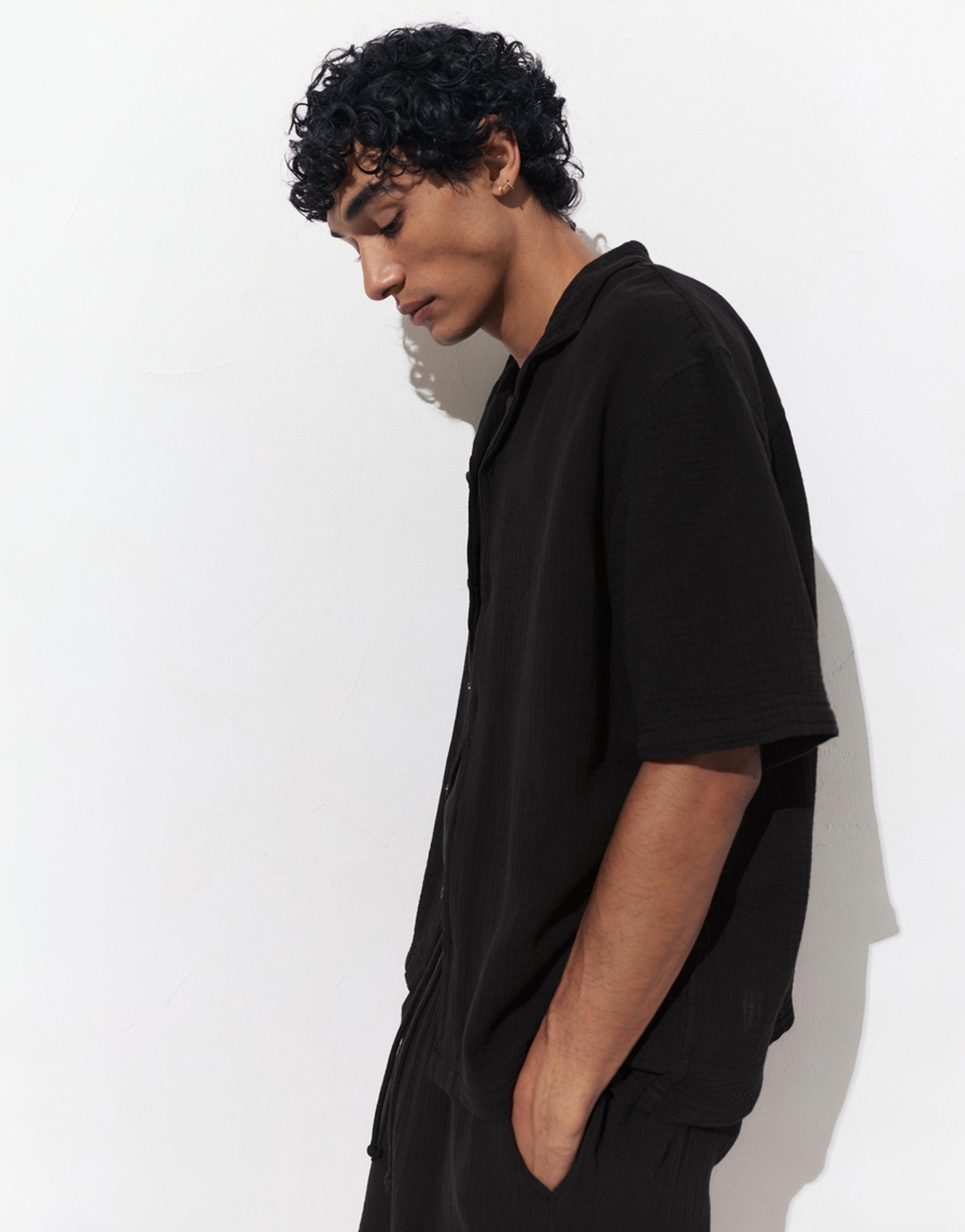 Short sleeve crepe shirt — Black