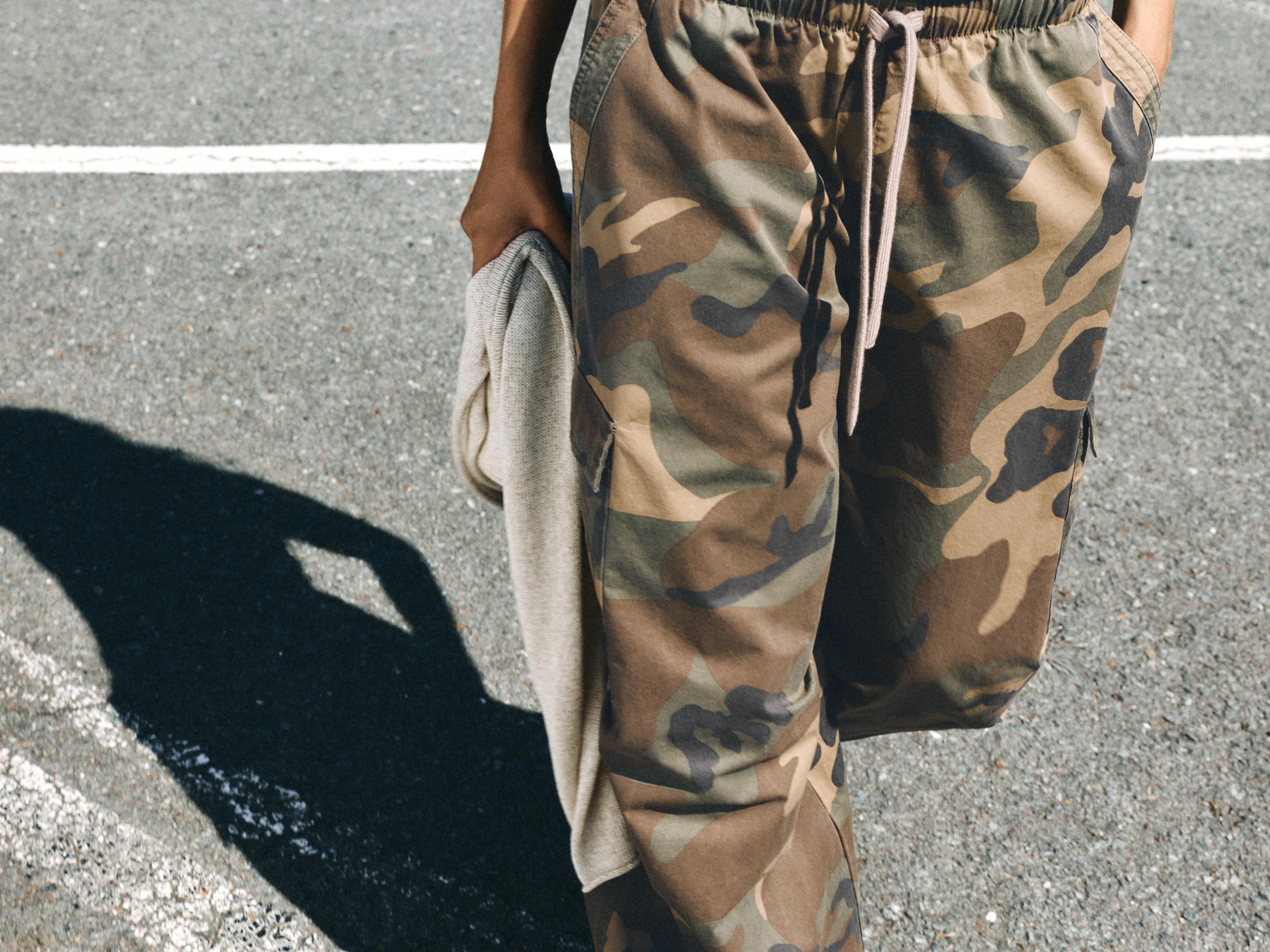 Printed parachute trousers — Khaki