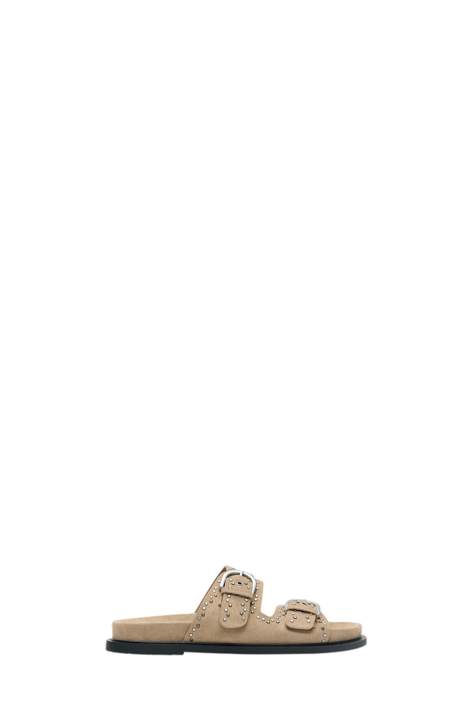 Flat buckle sandals with studs — Sand