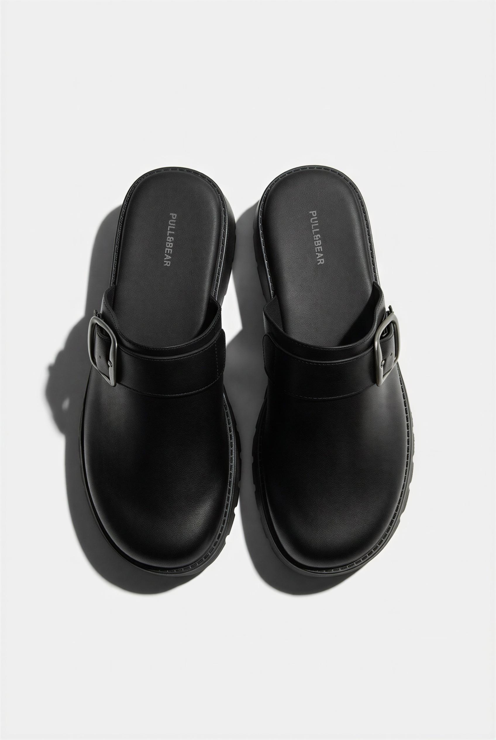 Buckle clogs — Black